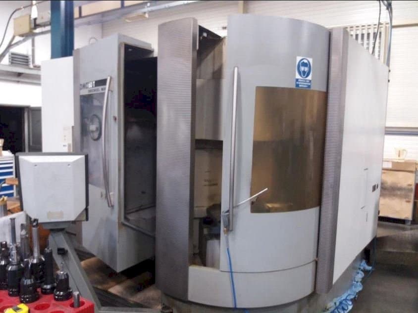 Vista Frontal  da DECKEL MAHO DMC 60T  máquina