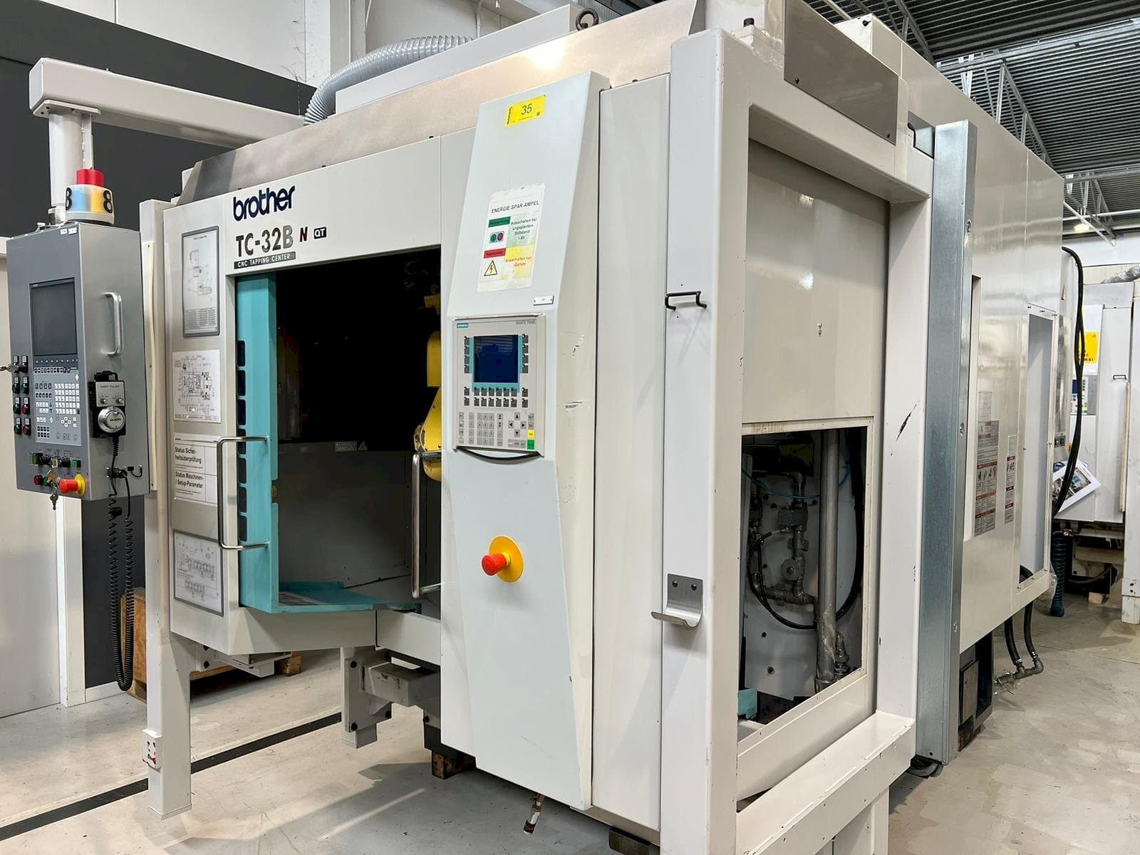 Vista Frontal  da Brother TC-32BN QT  máquina