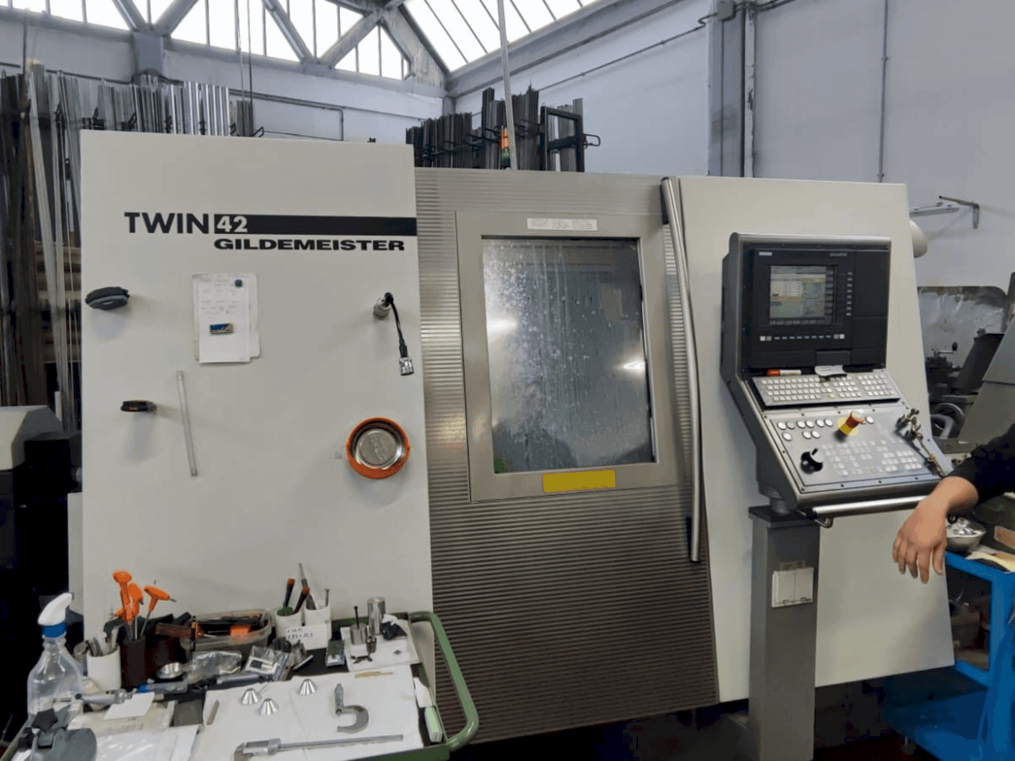 Vista Frontal  da Gildemeister TWIN 42  máquina