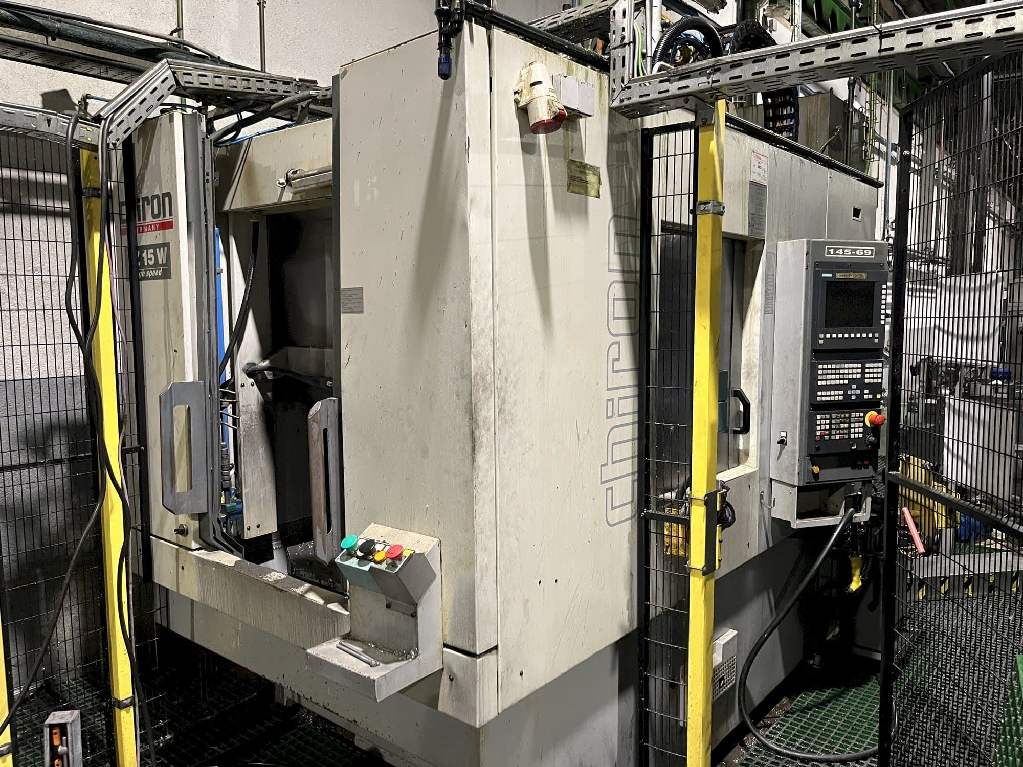 Vista Frontal  da CHIRON FZ15W  máquina