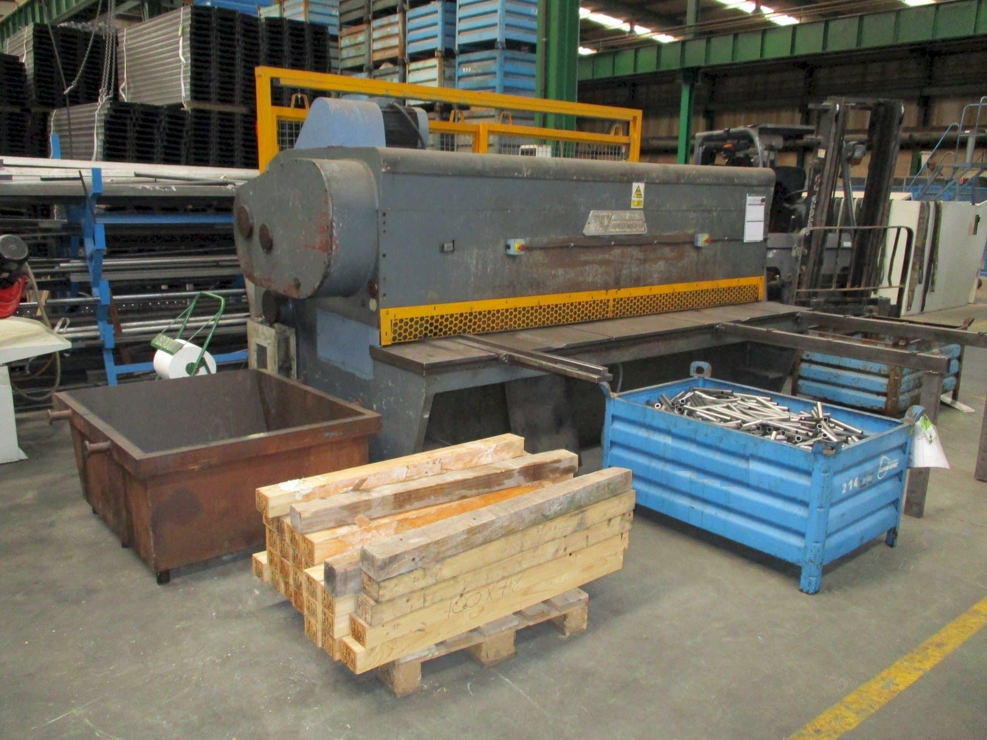 Vista Frontal  da Taci AC-10/30  máquina