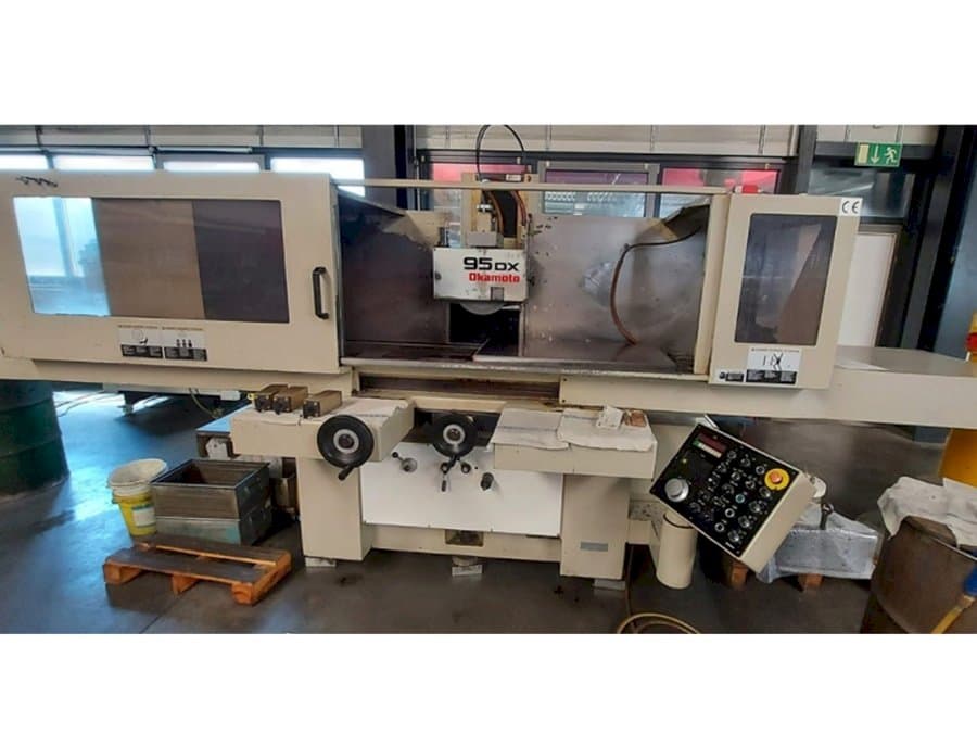 Vista Frontal  da OKAMOTO 95DX  máquina