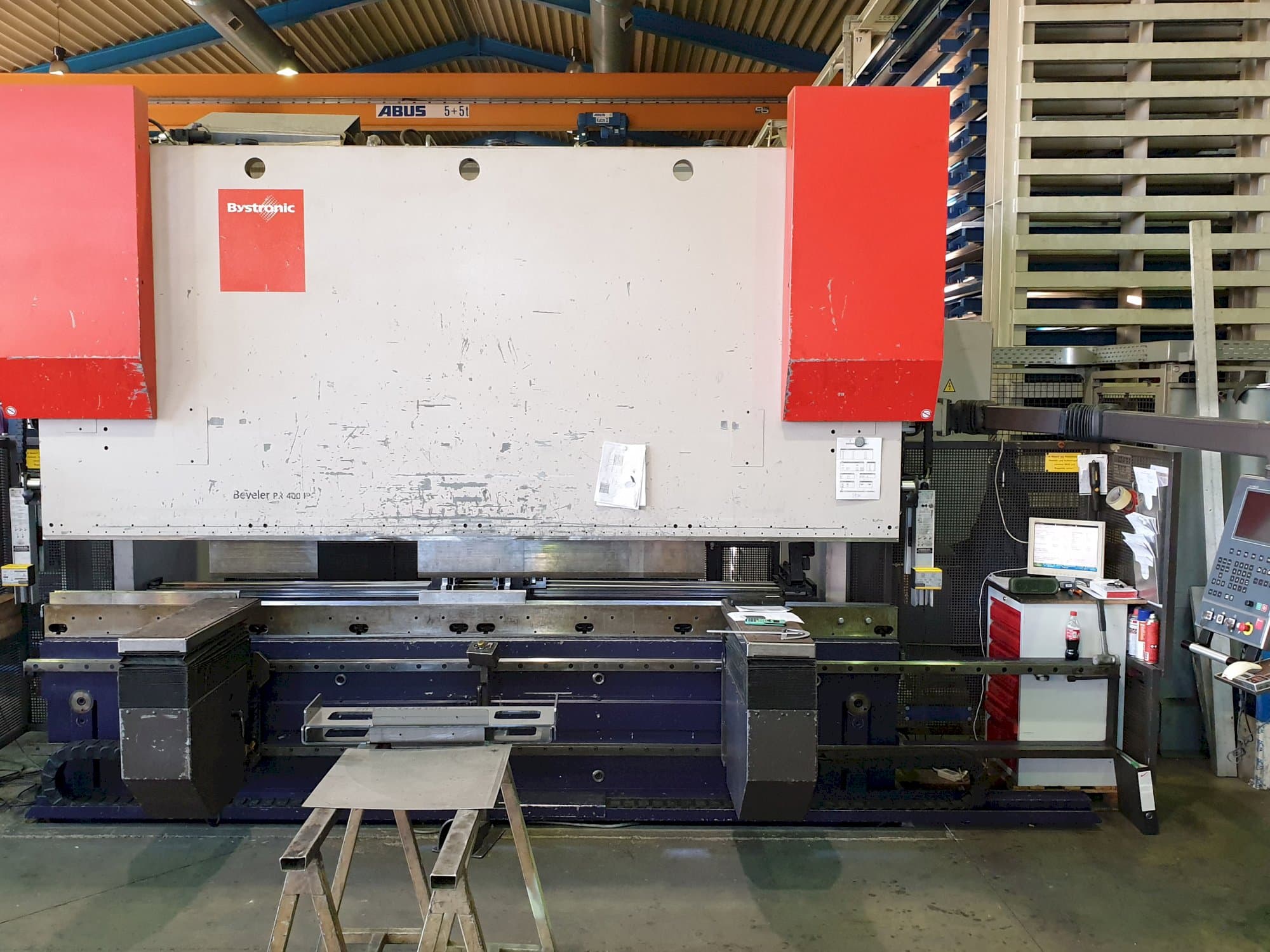 Vista Frontal  da Bystronic Beyeler PR 400 x 4100  máquina