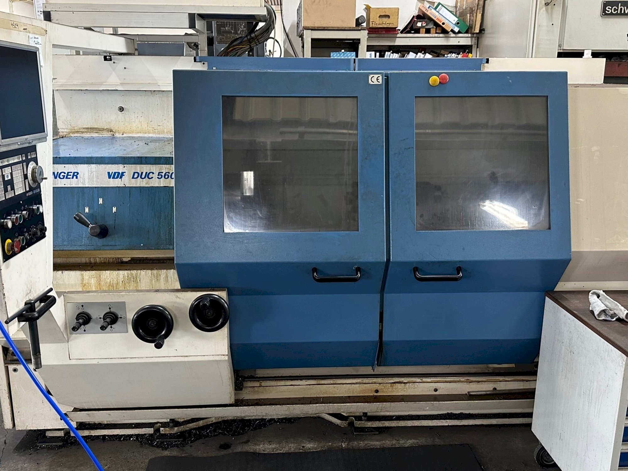 Vista Frontal  da BOEHRINGER DUC 560  máquina