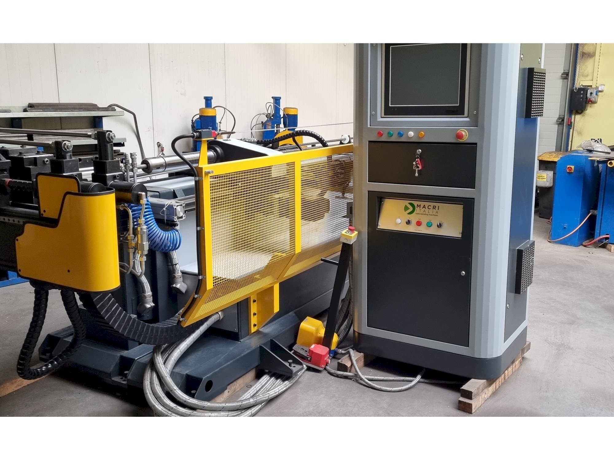 Vista Frontal  da MACRI ITALIA PROVAR 6-45 U-D  máquina