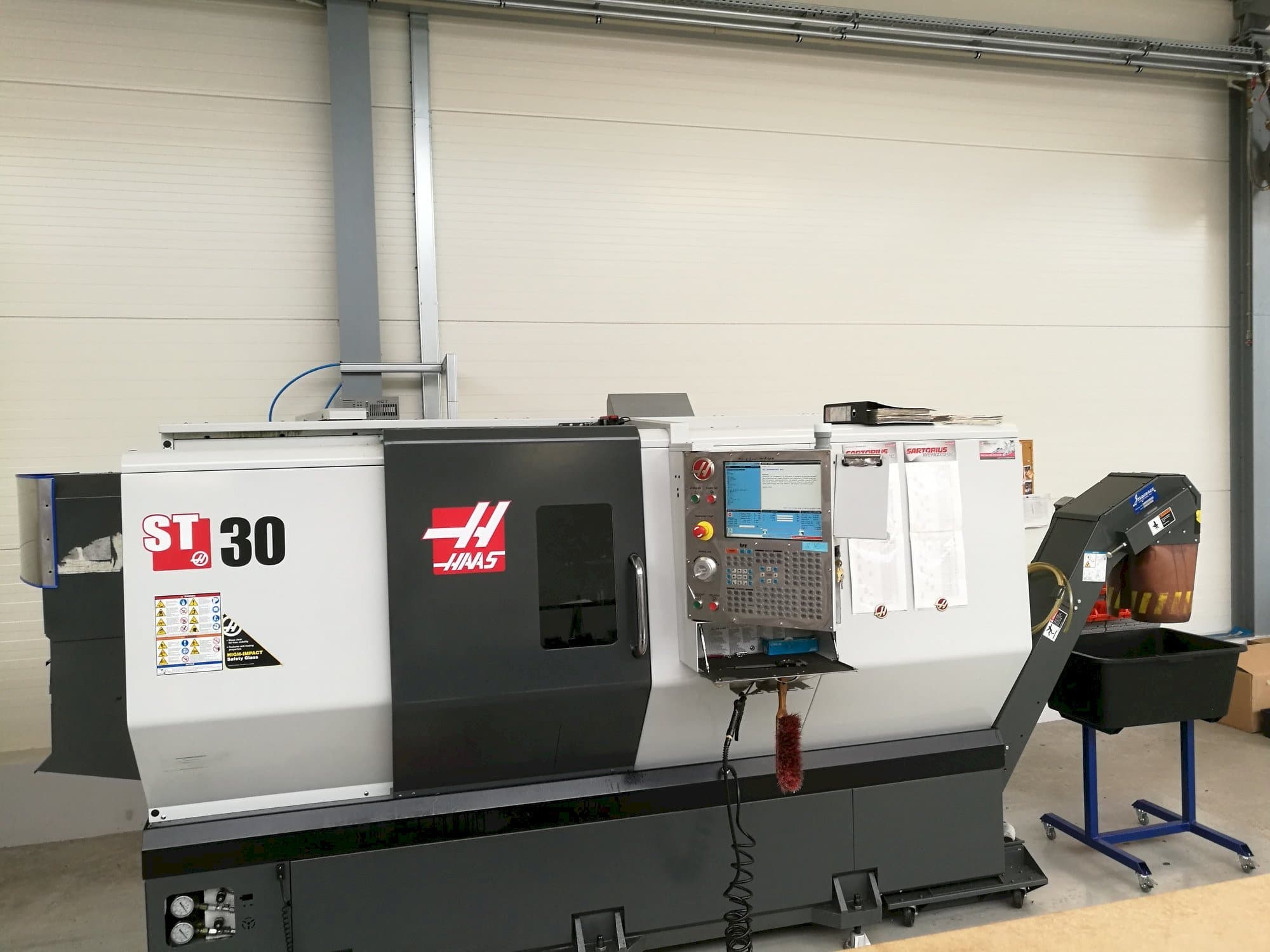 Vista Frontal  da HAAS ST-30  máquina
