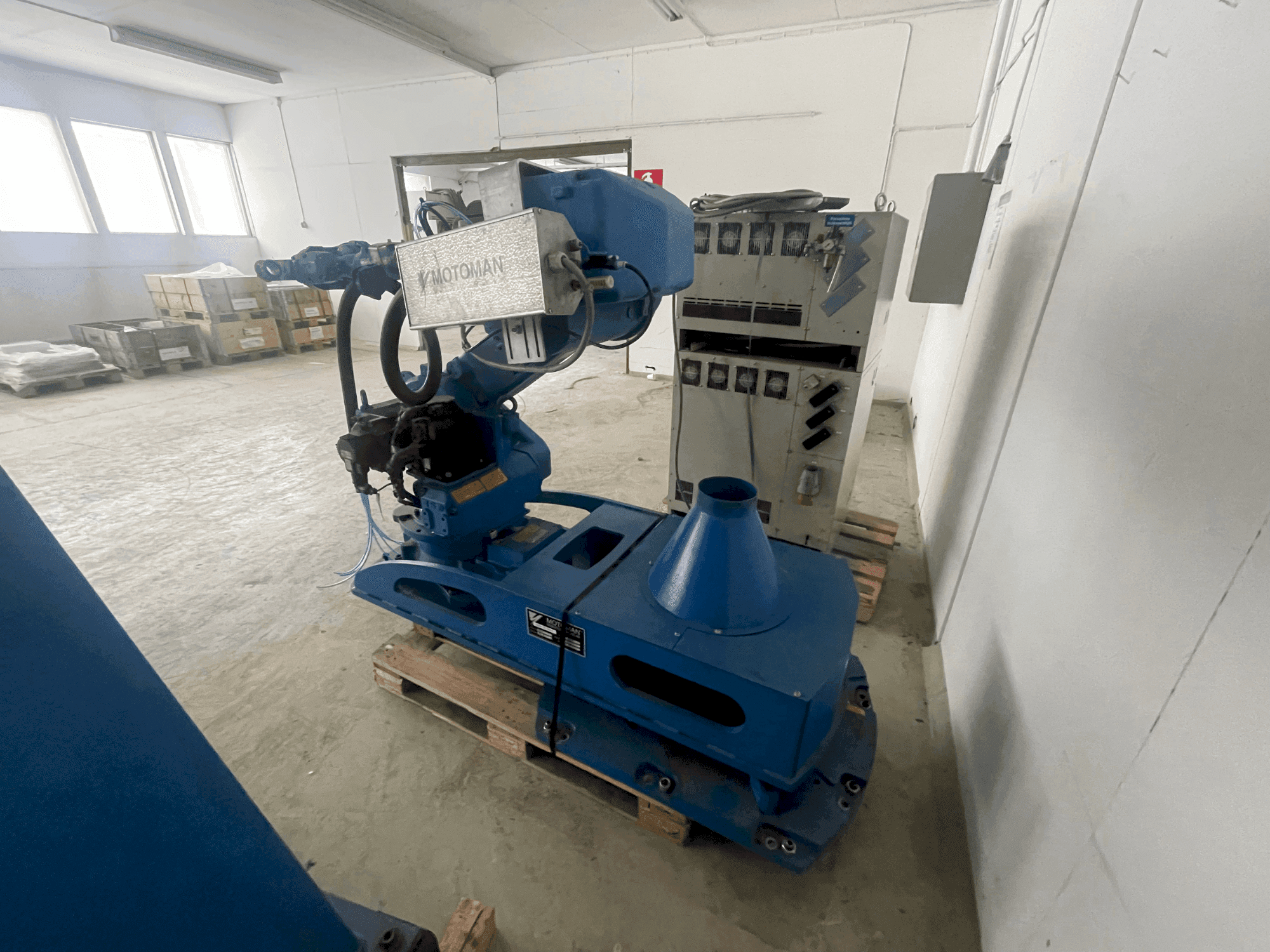 Vista Frontal  da MOTOMAN VST 600 SX  máquina