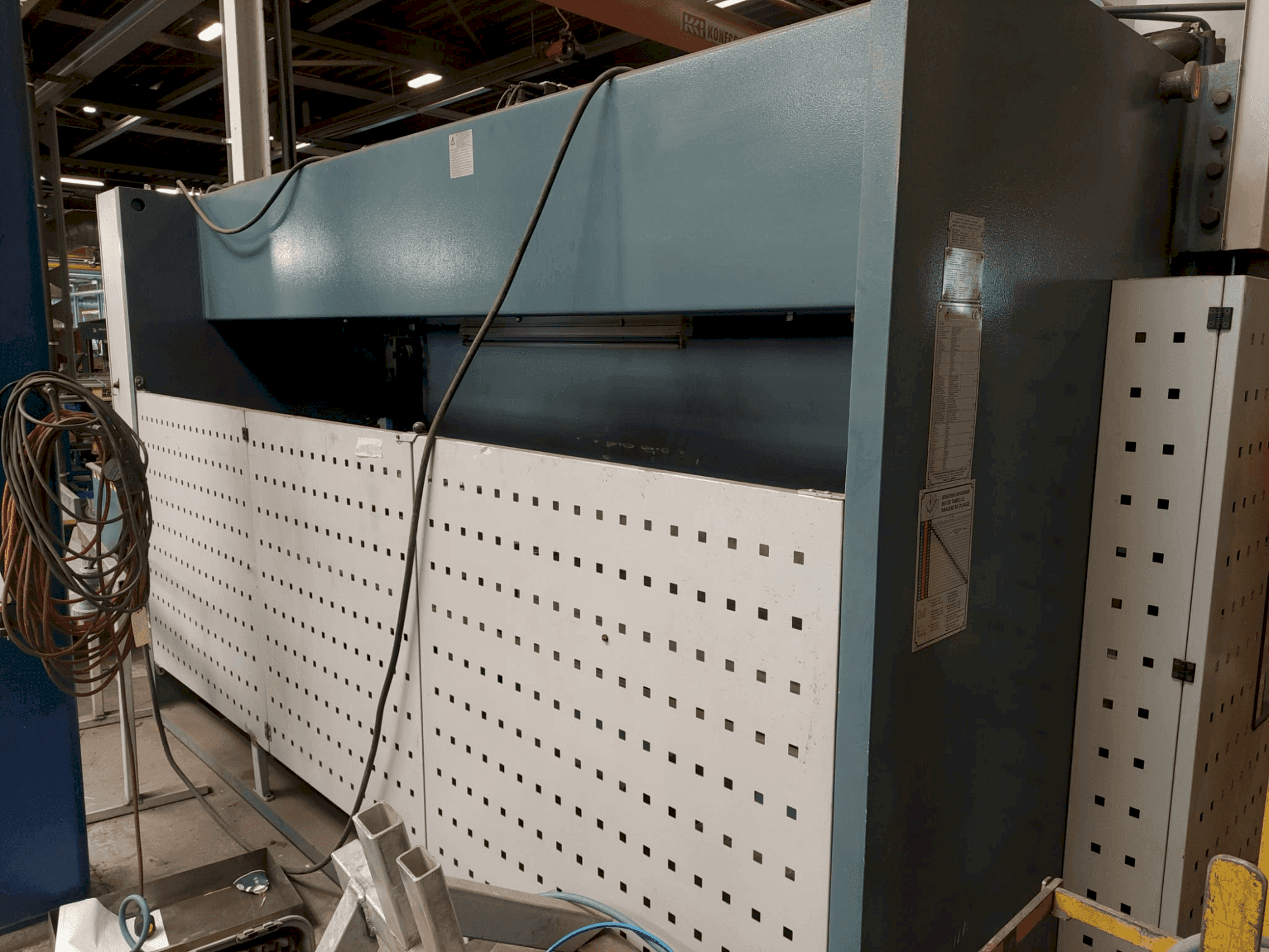 Vista Frontal  da Durma E 40160  máquina