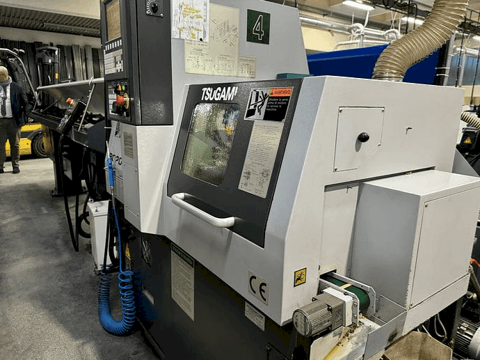 Vista Frontal  da TSUGAMI B0205E-II  máquina