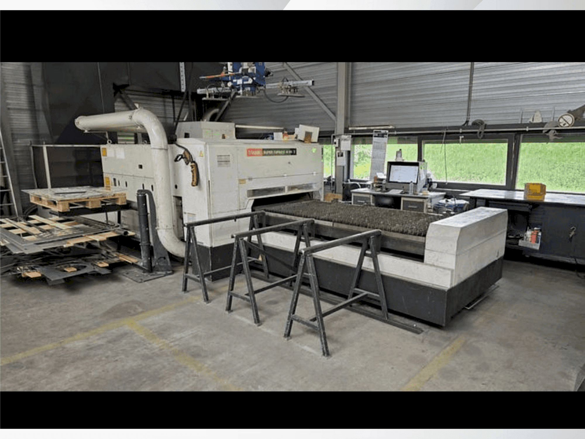 Vista Frontal  da Mazak Super Turbo-X 48 MK II  máquina