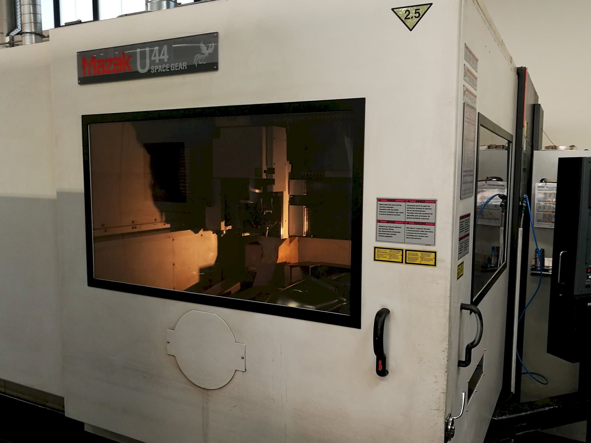 Vista Esquerda  da Mazak Space Gear-U44  máquina