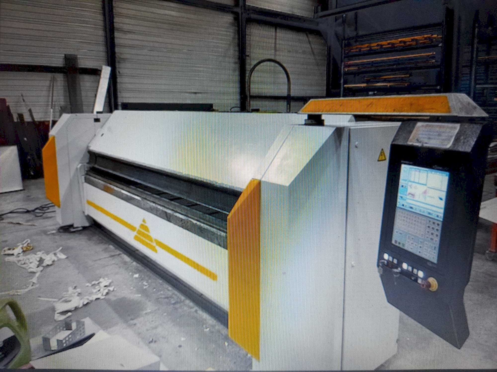 Vista Frontal  da RAS 73.40 flexibend  máquina