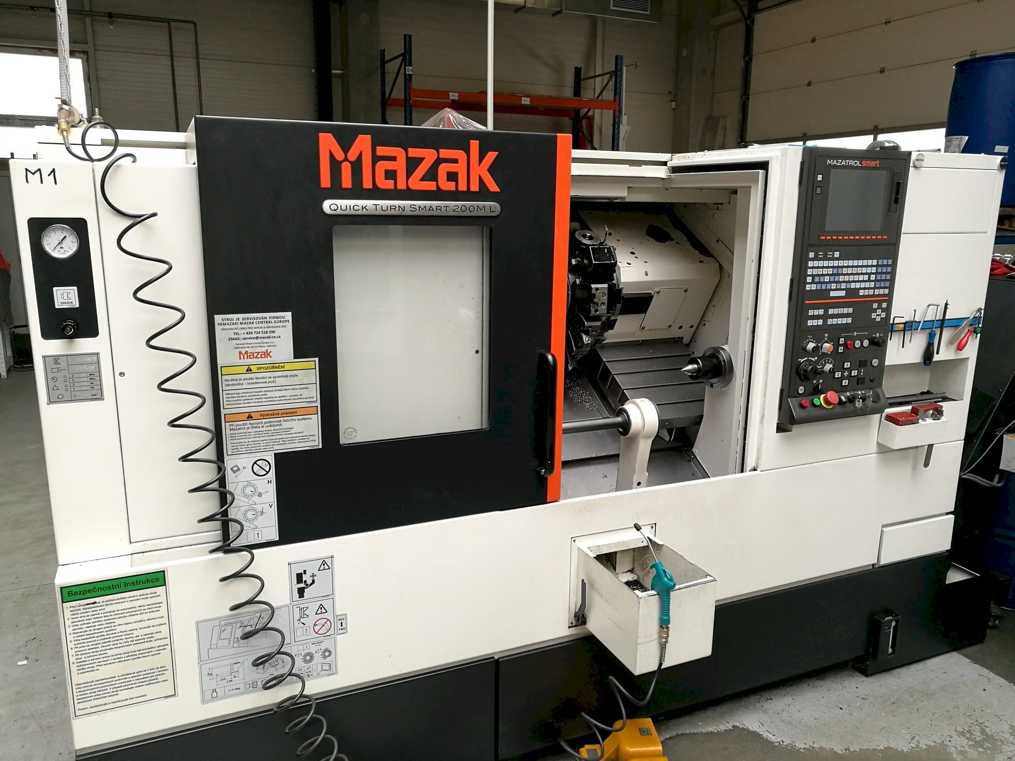 Vista Frontal  da Mazak Quick Turn Smart 200 ML  máquina