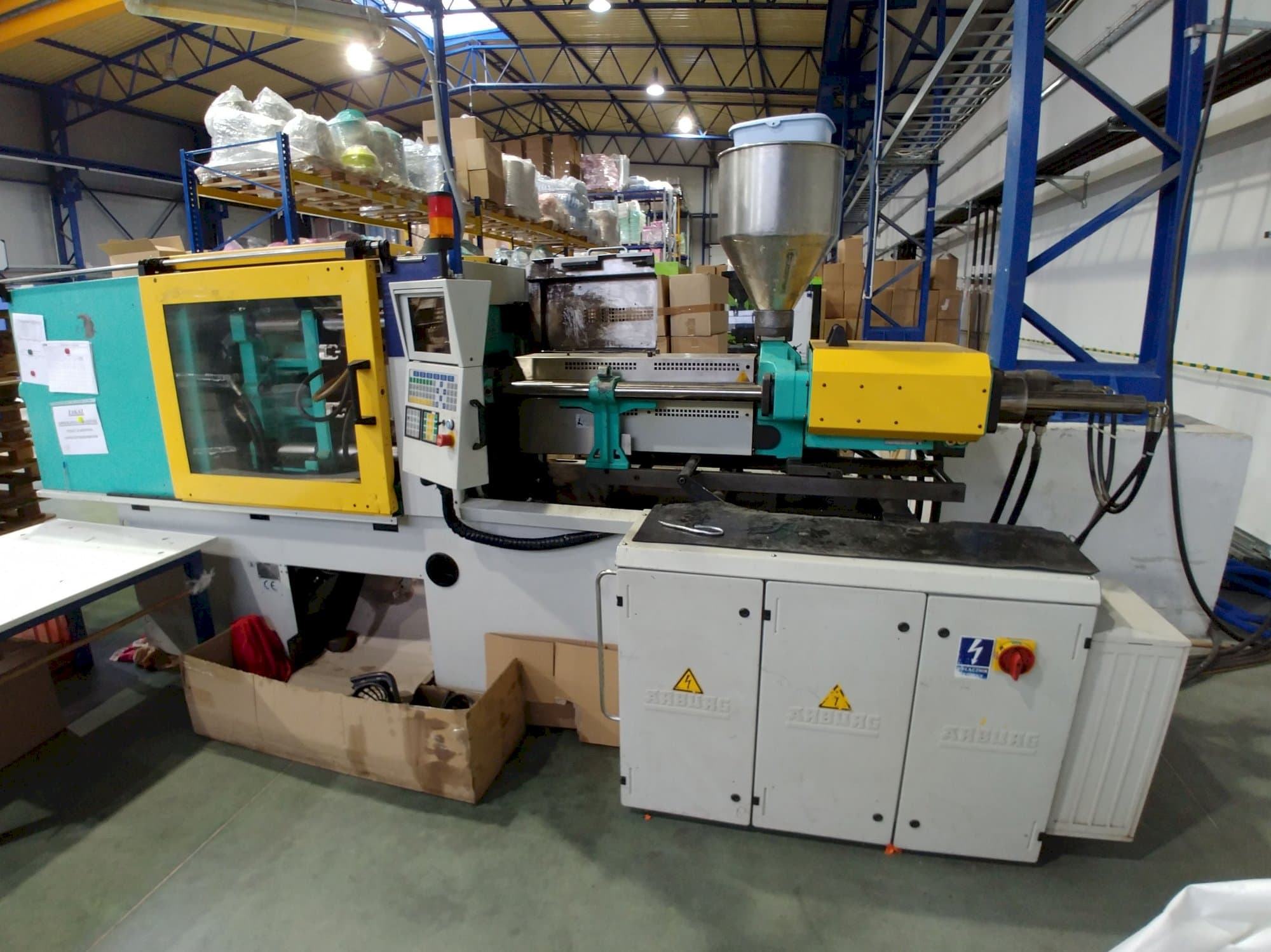 Vista Frontal da Arburg 420 C máquina