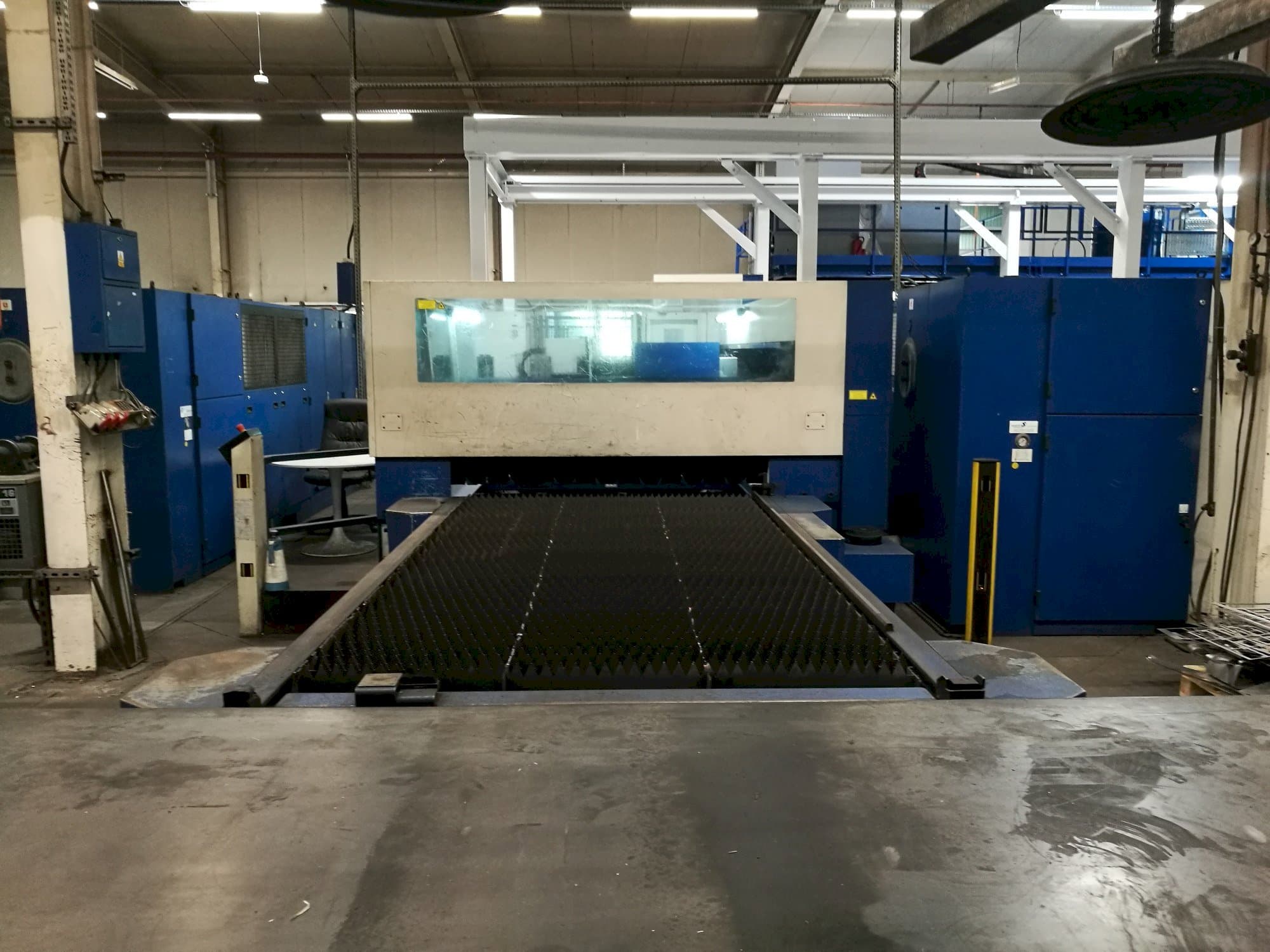 Vista Frontal  da Trumpf Trumatic L3050  máquina