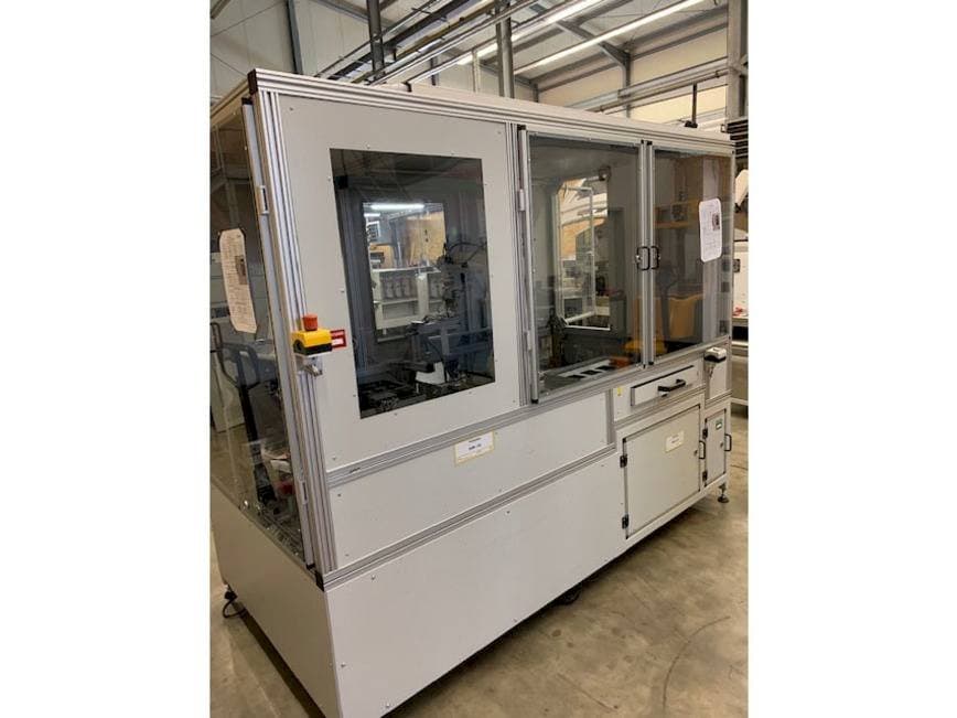 Vista Lateral Esquerda  da SEHO Robot cell sorting station  máquina