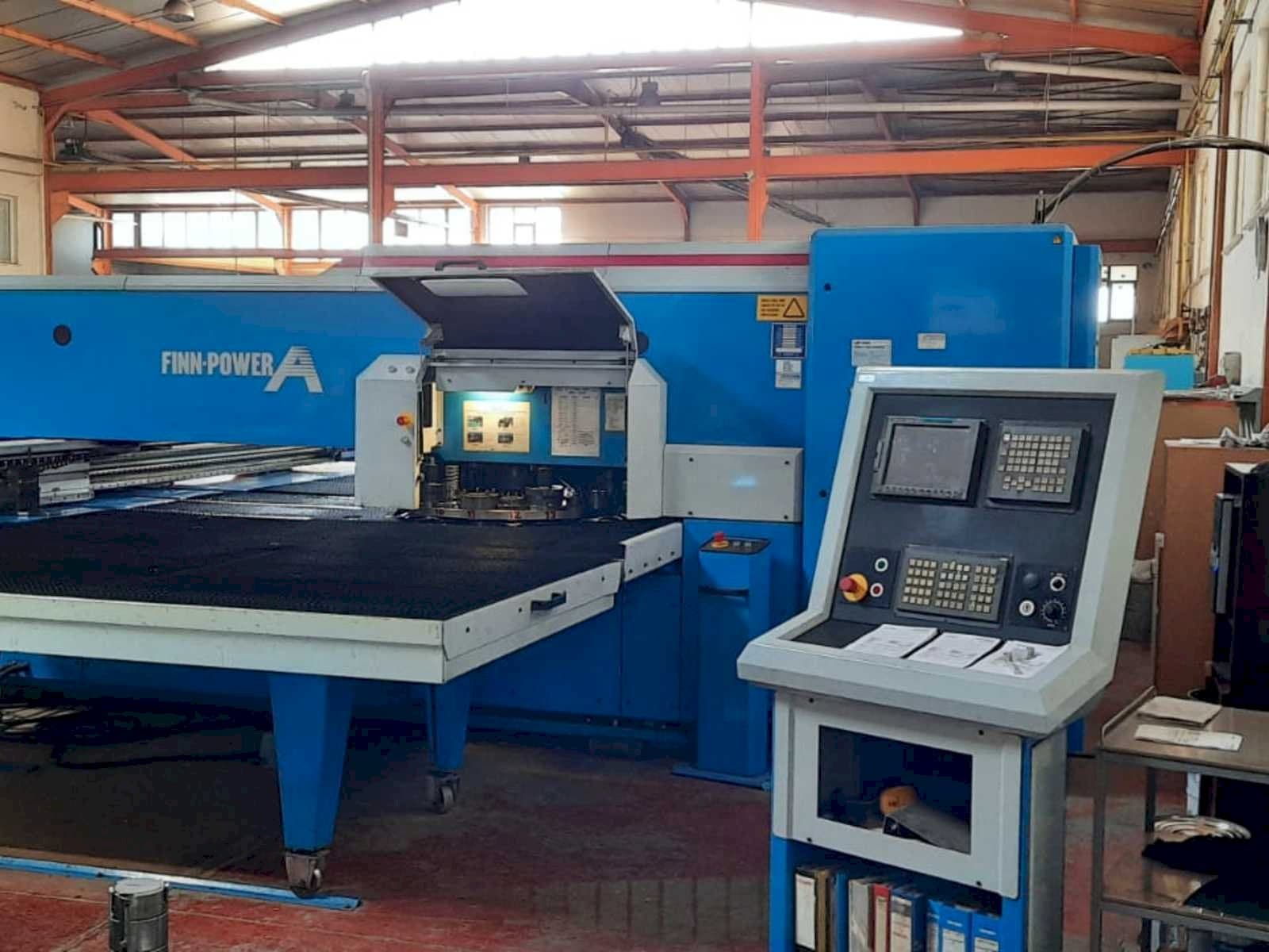 Vista Frontal  da Finn-Power A525F  máquina