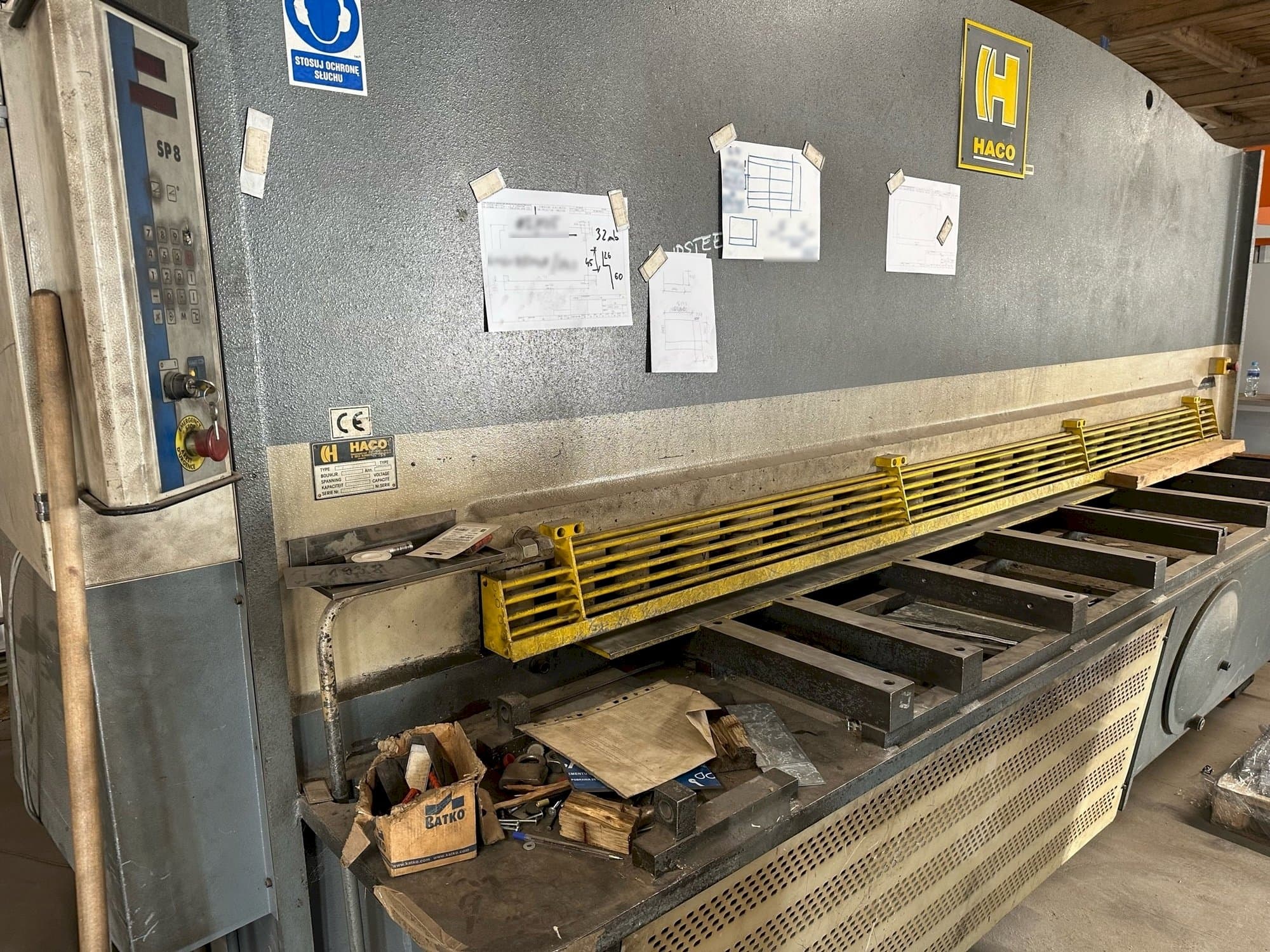 Vista Frontal  da HACO TS 3012  máquina