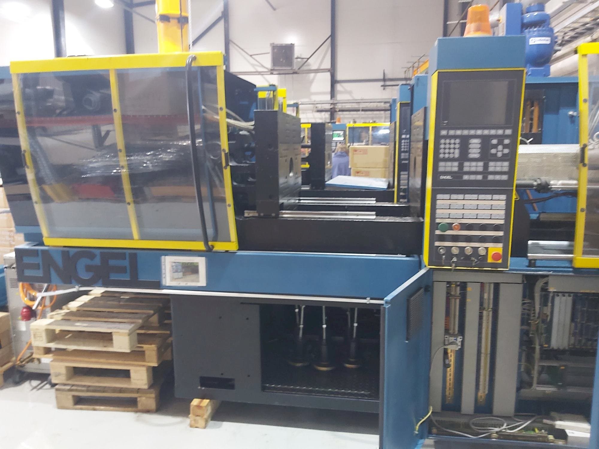 Vista Frontal  da ENGEL ES 330/80 HL  máquina