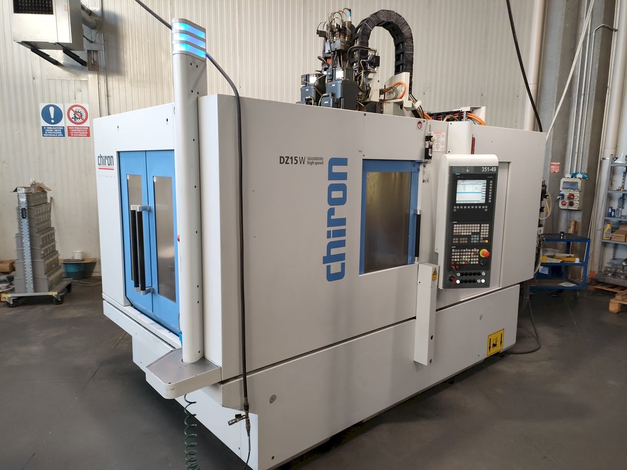 Vista Frontal  da CHIRON DZ15W MAGNUM HS  máquina