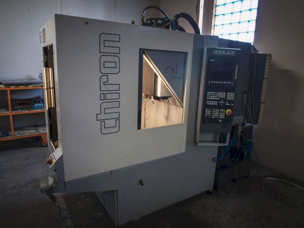 Vista Frontal  da CHIRON FZ 08 W  máquina