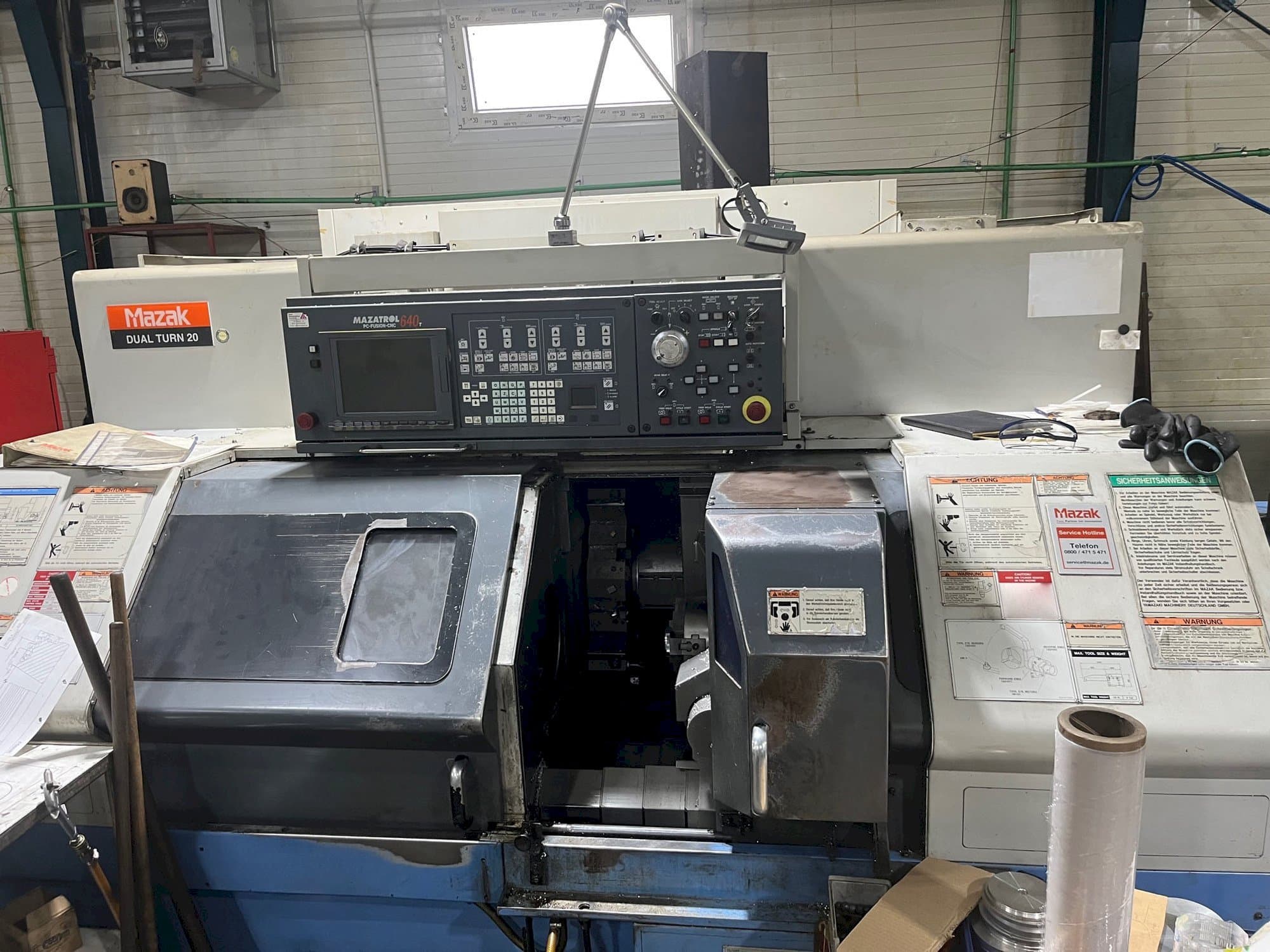 Vista Frontal  da Mazak Dual Turn 20  máquina