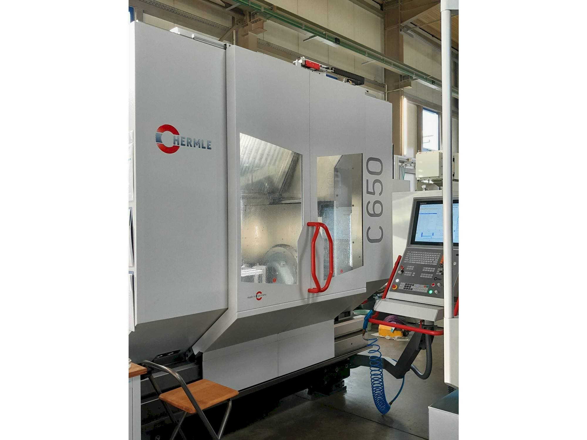 Vista Frontal  da HERMLE C650 U  máquina