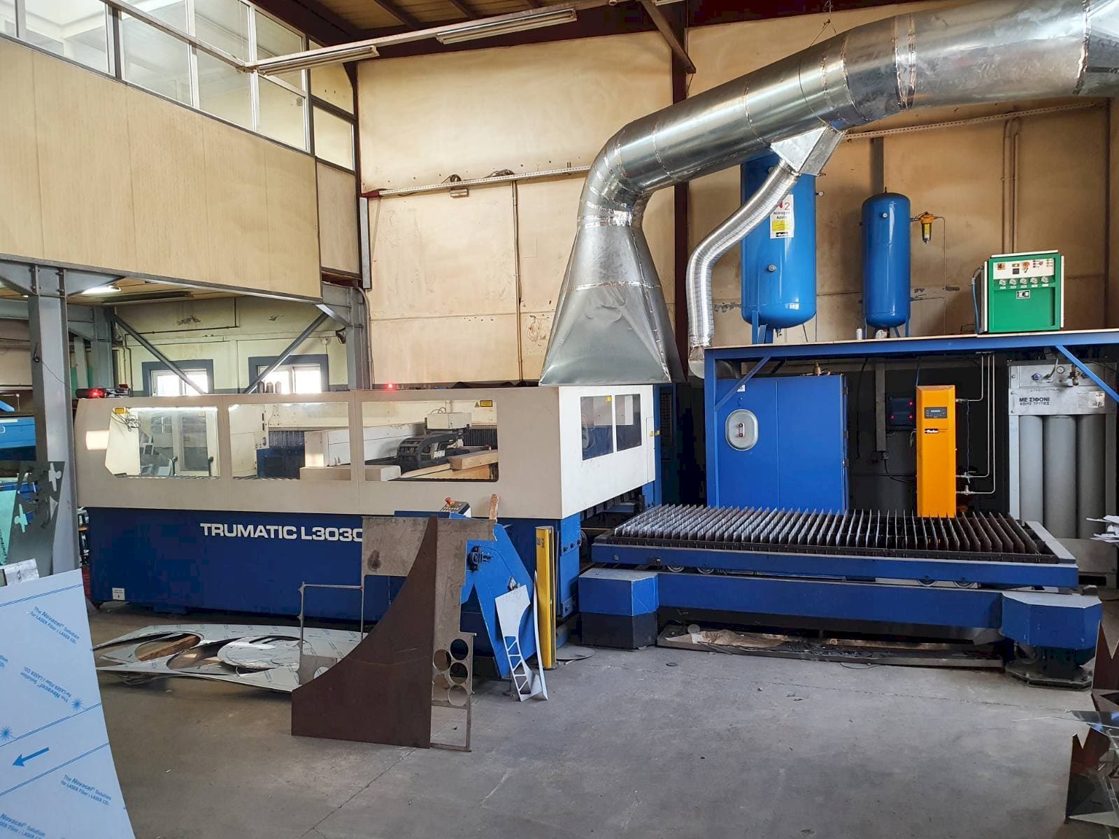 Vista Frontal  da Trumpf Trumatic L3030  máquina