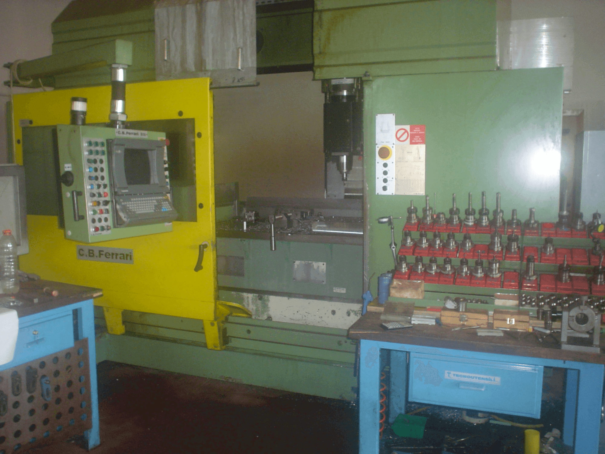 Vista Frontal  da C.B. Ferrari B18  máquina