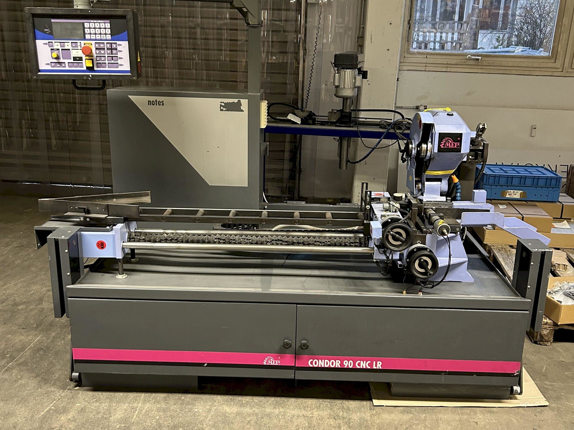 Vista Frontal  da MEP Condor 90 CNC LR  máquina