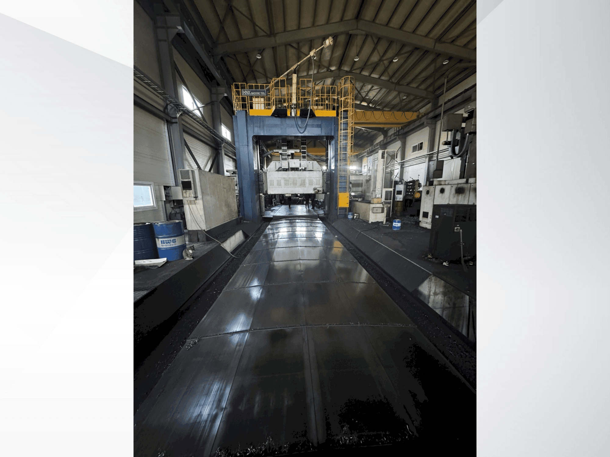 Vista Frontal  da HNK HPM 30M  máquina