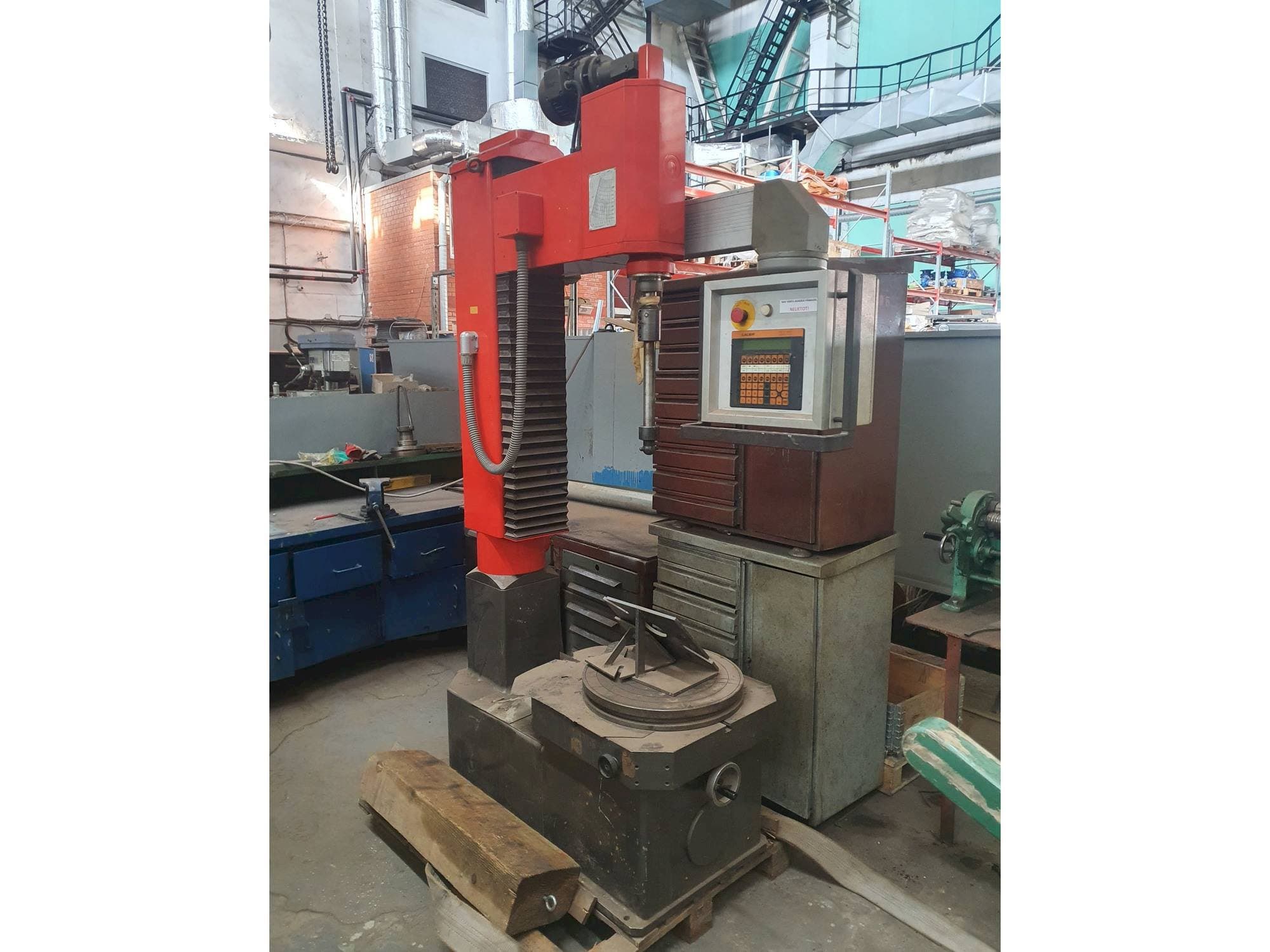 Vista Frontal  da TAUMELUS III N  máquina