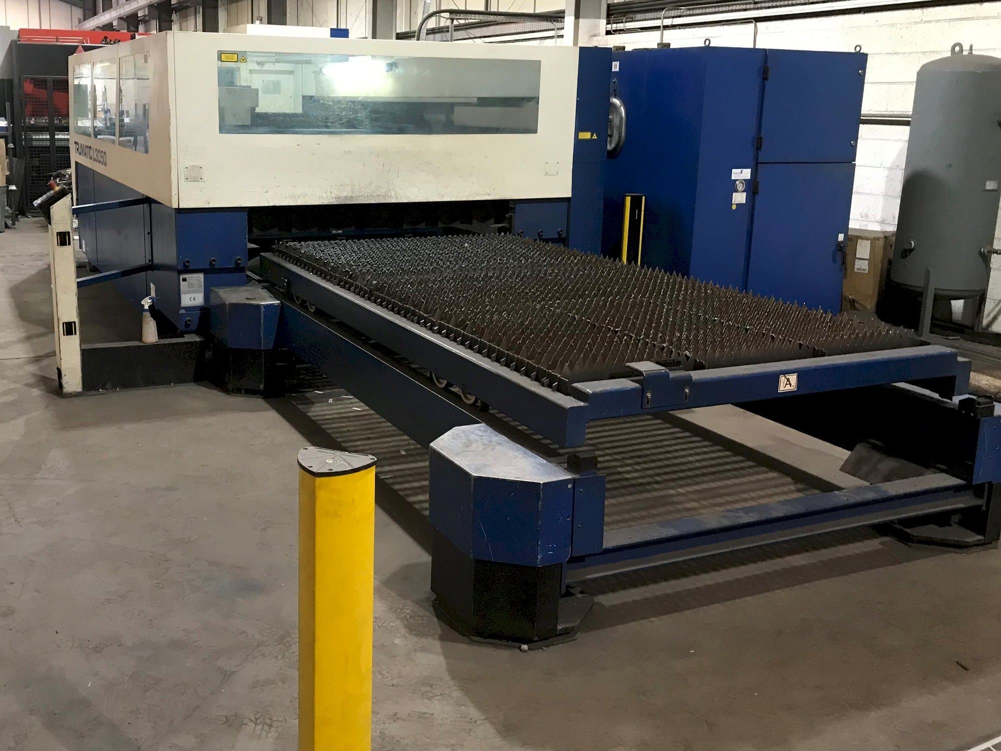 Vista Frontal  da Trumpf Trumatic L3050  máquina