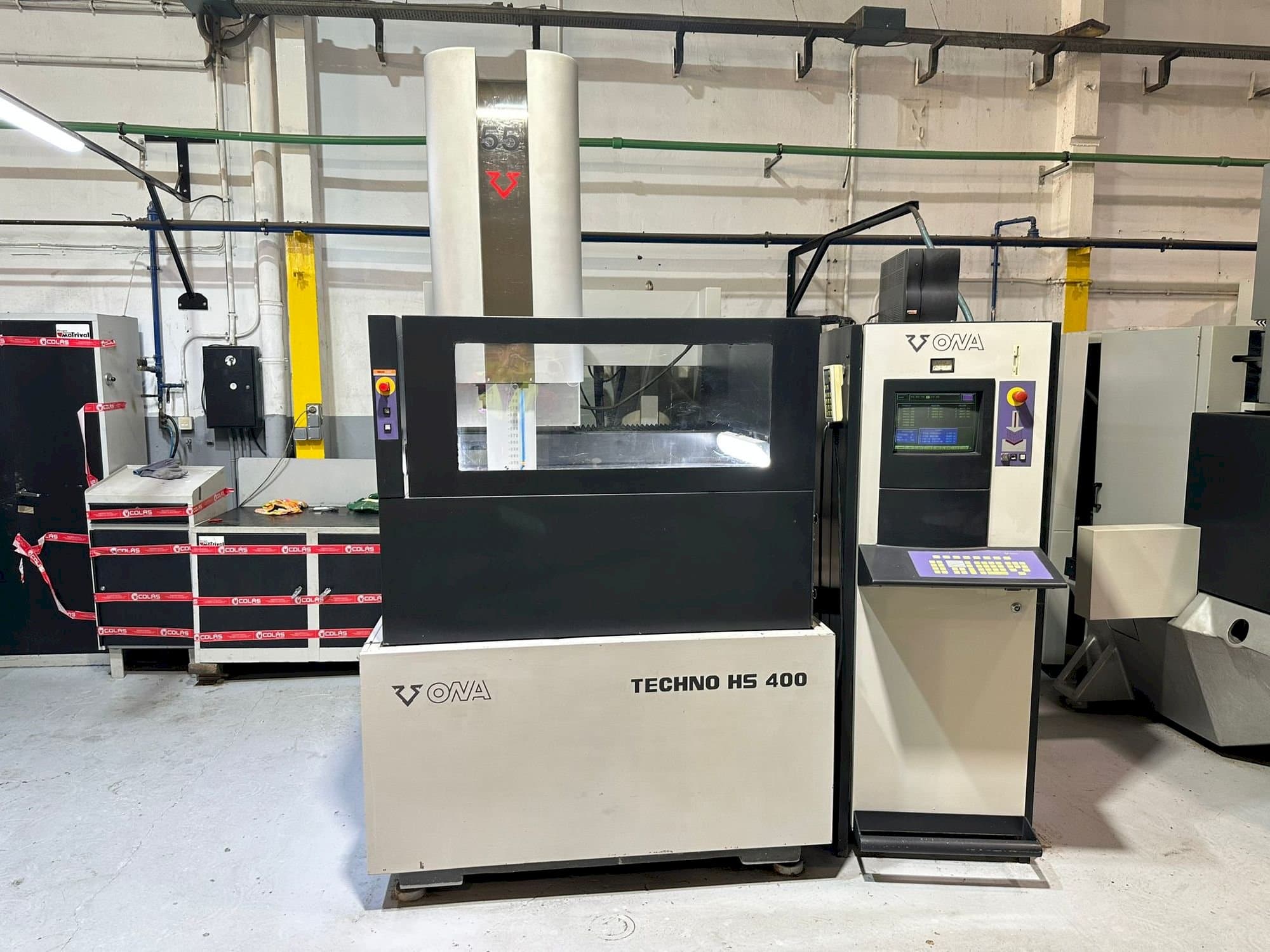 Vista Frontal  da ONA HS 400  máquina