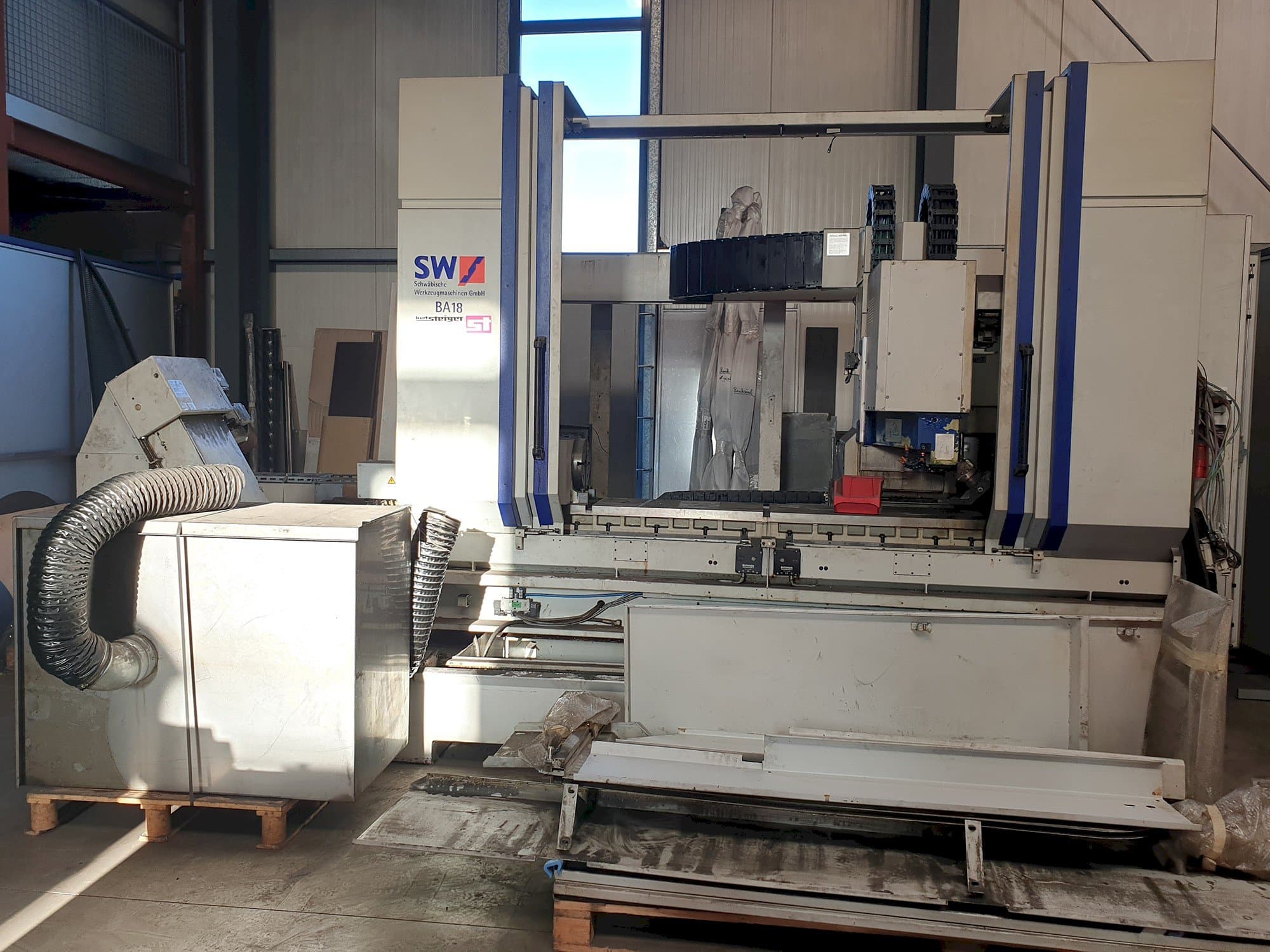 Vista Frontal  da Schwäbische Werkzeugmaschinen BA 18  máquina
