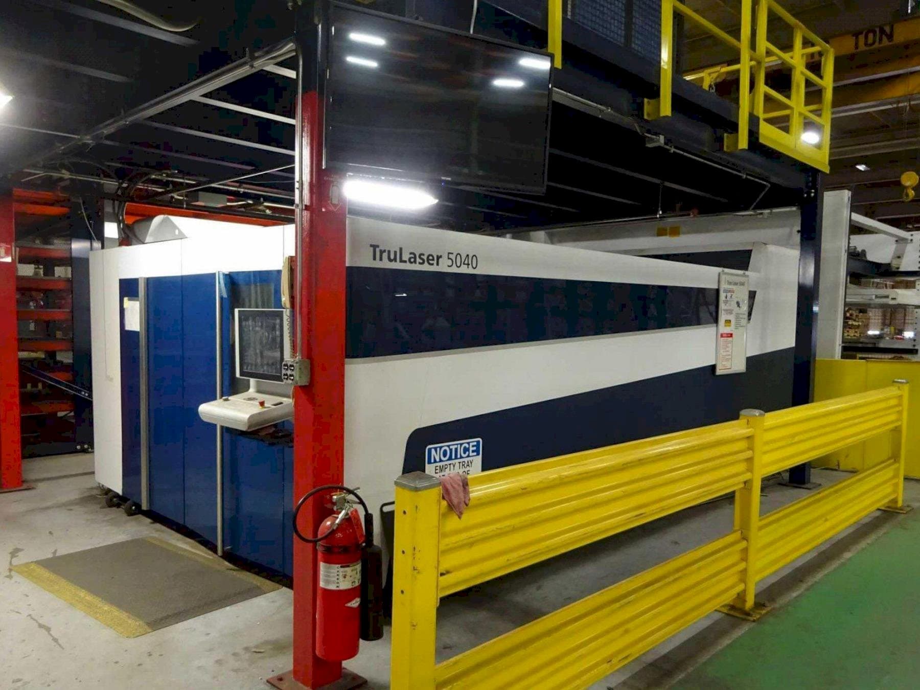 Vista Frontal  da Trumpf TruLaser 5040 Fiber  máquina