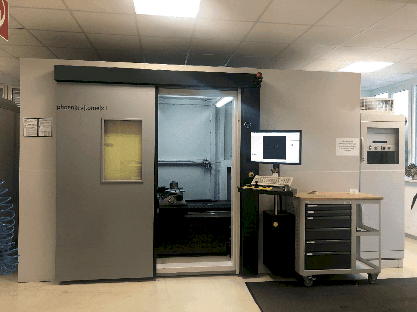 Vista Frontal  da Phoenix V|tome|x L 240  máquina