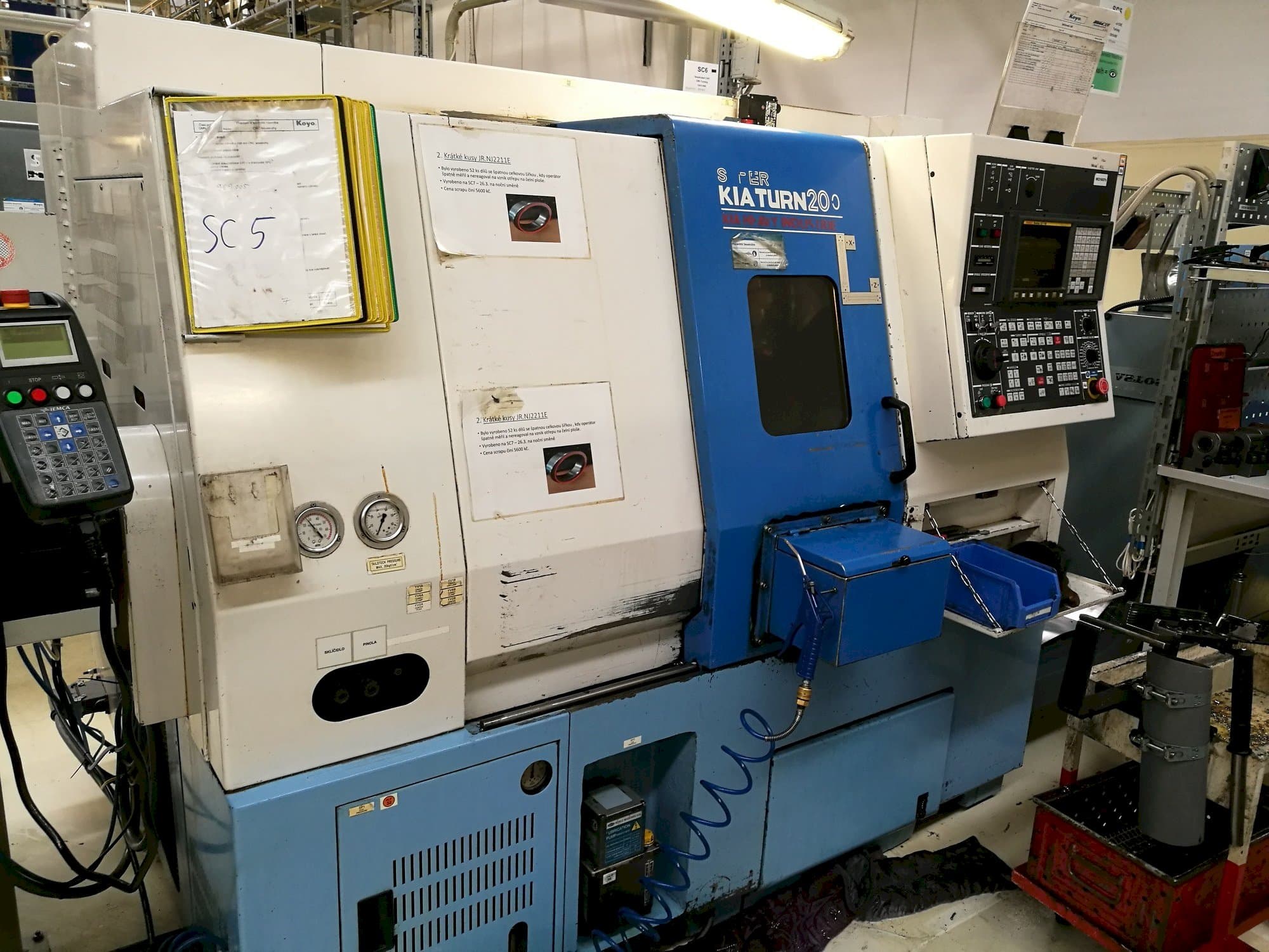 Vista Frontal  da Kia Super Kia Turn 200  máquina