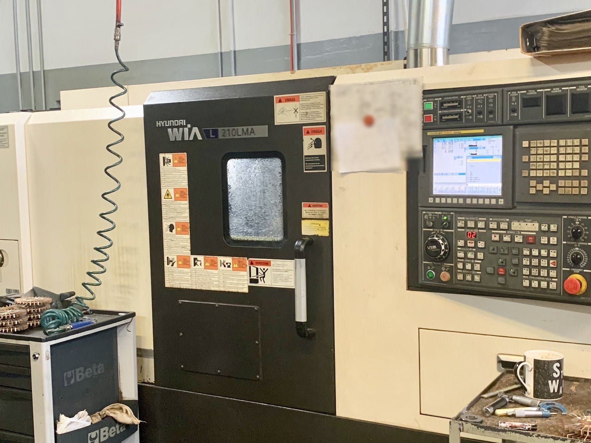 Vista Frontal  da Hyundai Wia L210LMA  máquina