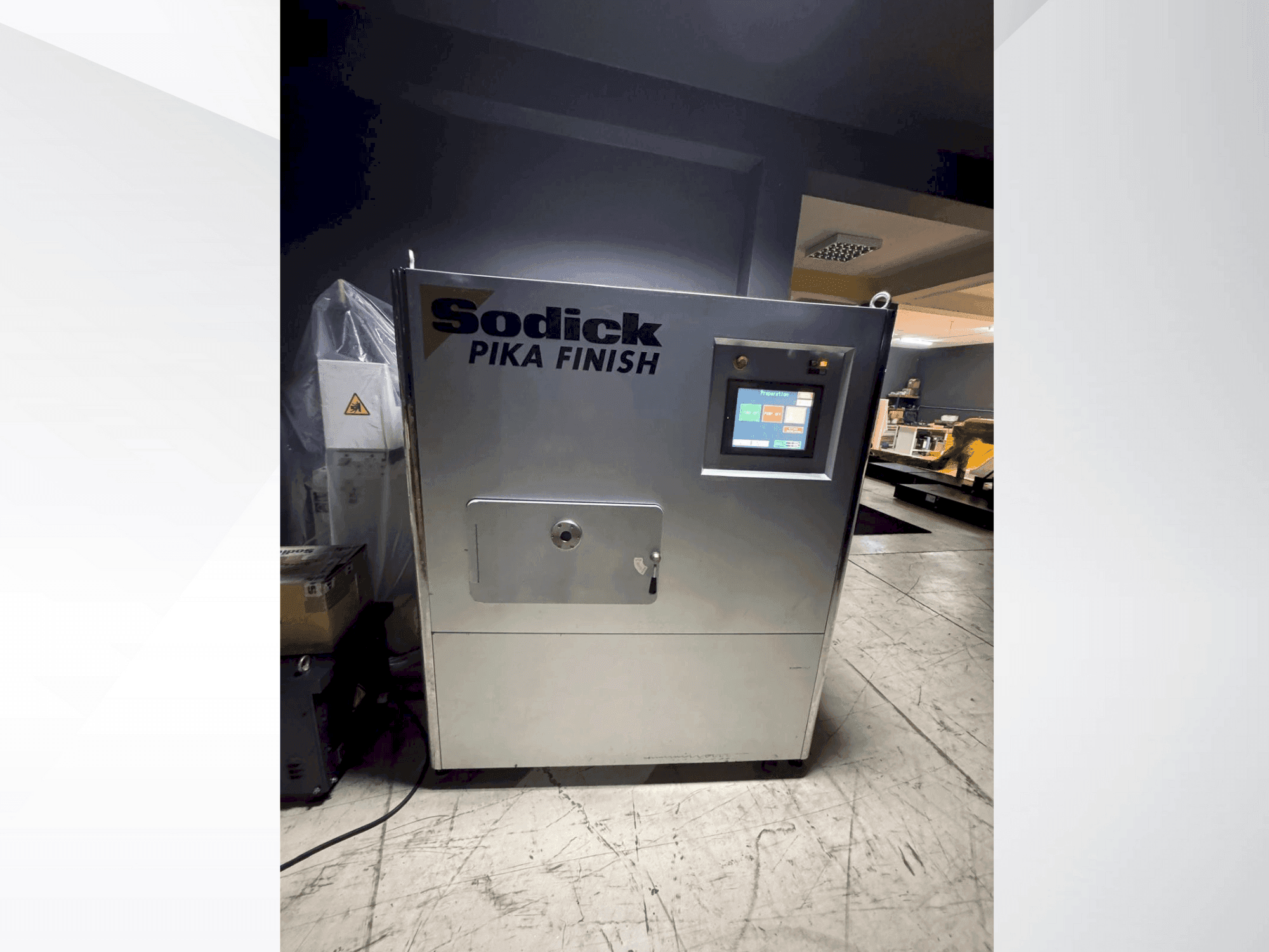Vista Frontal  da Sodick Picka PF-32A  máquina