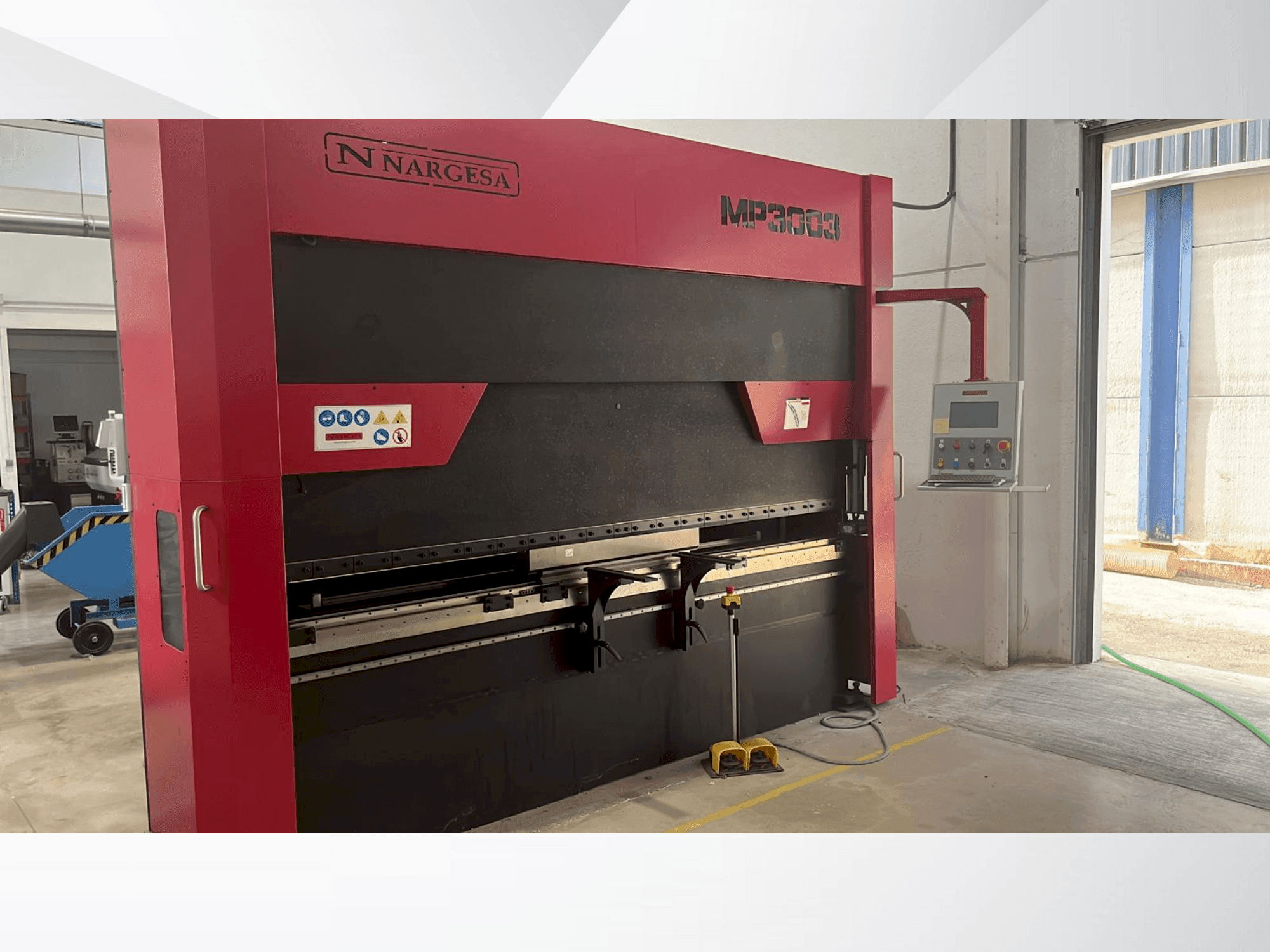 Vista Frontal  da NARGESA 3003  máquina