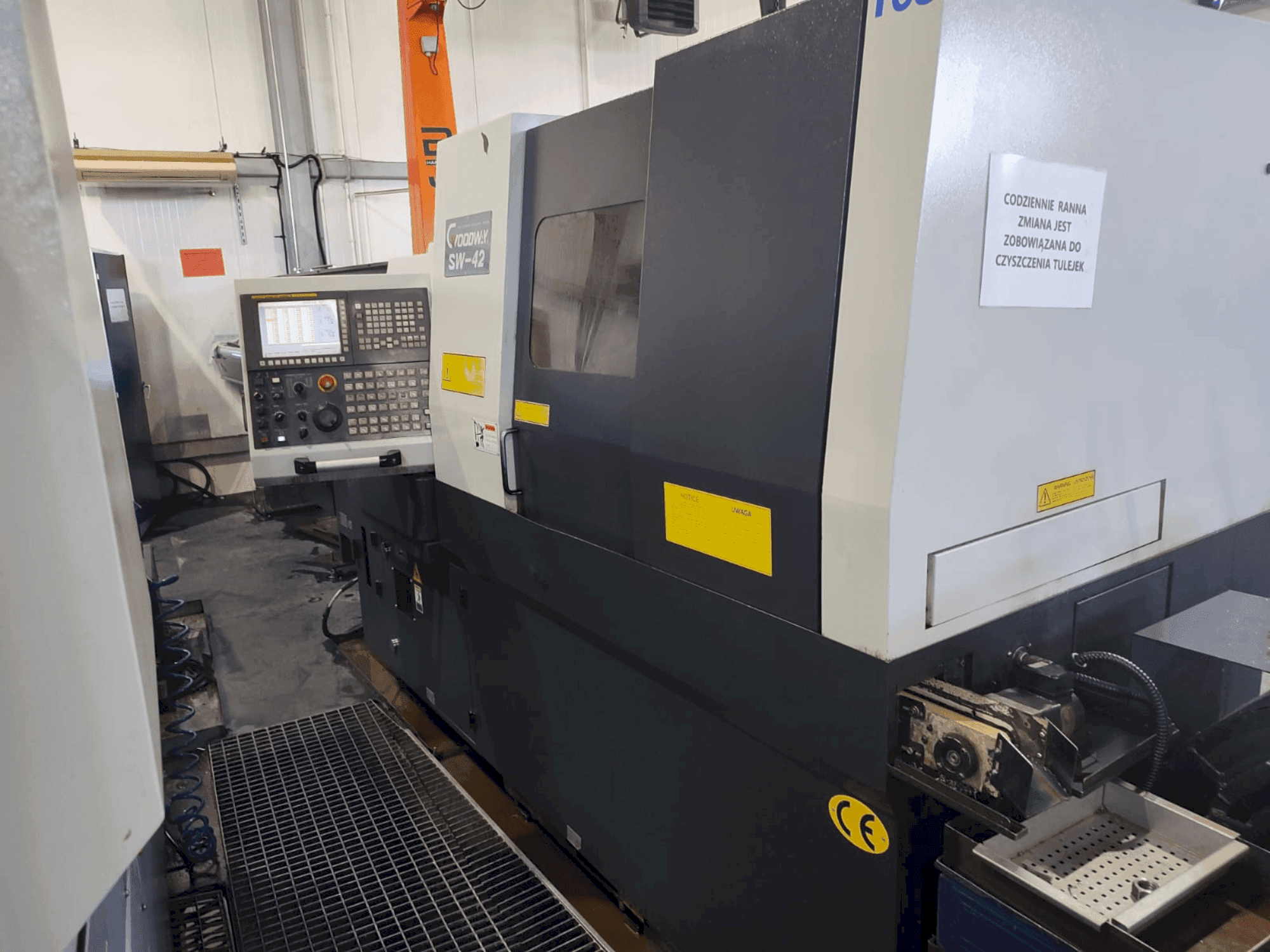 Vista Frontal  da Goodway SW 42  máquina