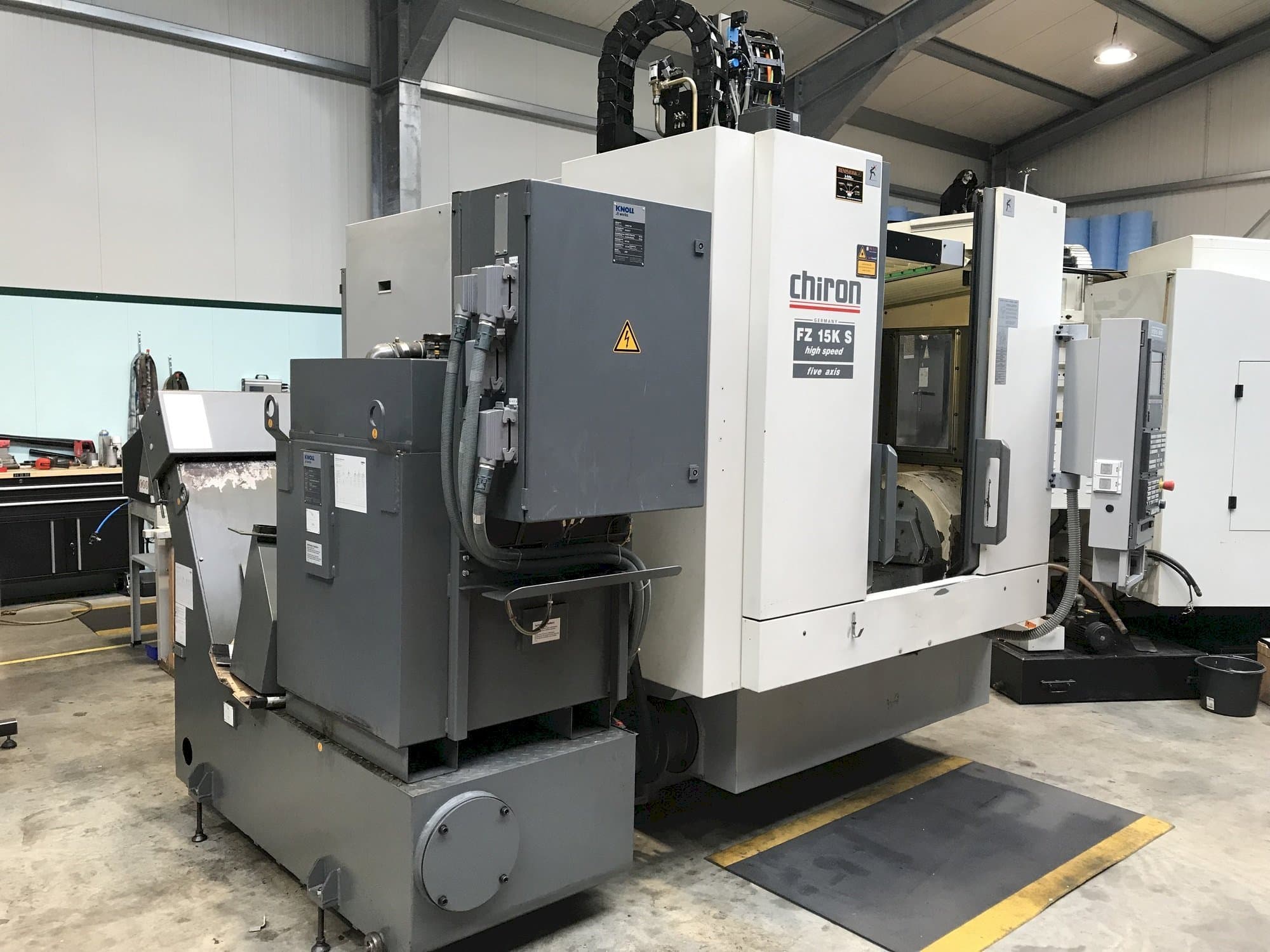 Vista Frontal  da CHIRON FZ15 KS  máquina