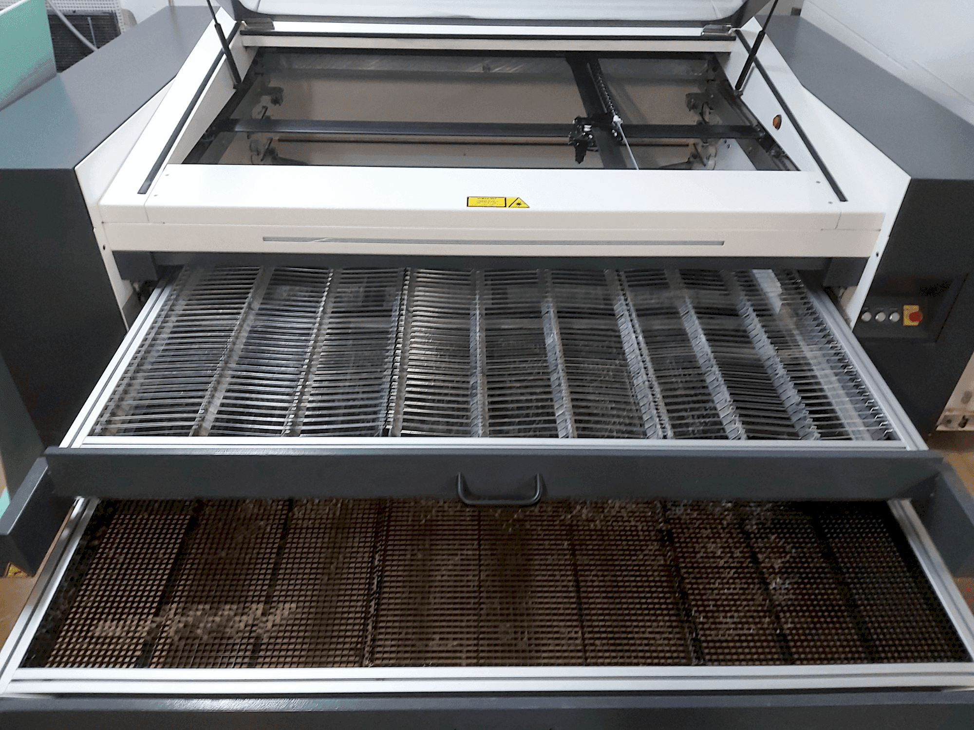 Vista Frontal  da SEI SPA X-Type 1610  máquina