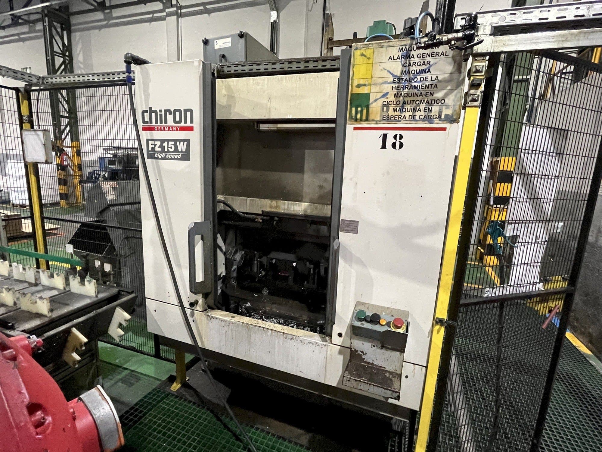 Vista Frontal  da CHIRON FZ15W  máquina