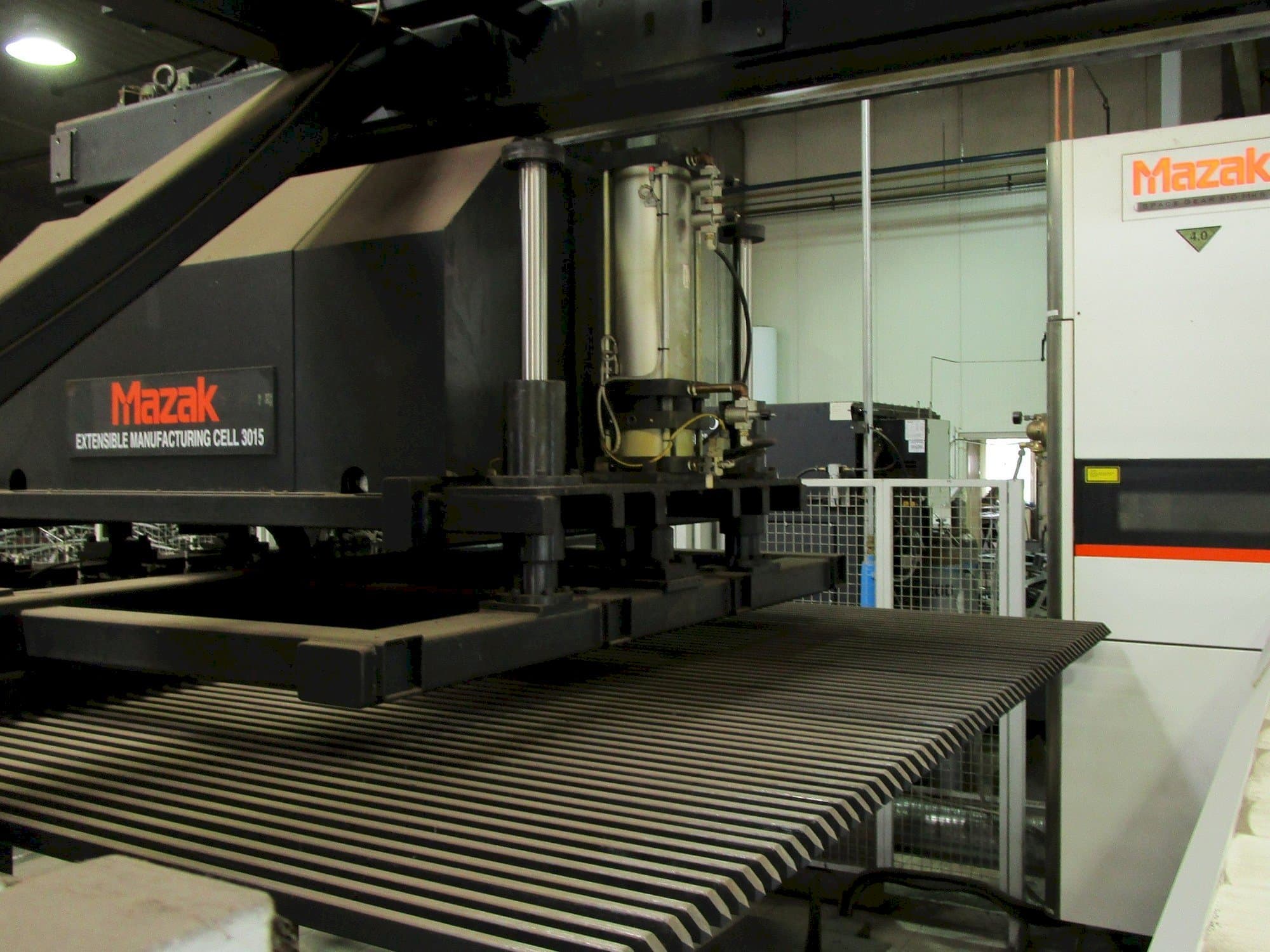 Vista Frontal  da Mazak Space Gear 510 MKII 4kW  máquina