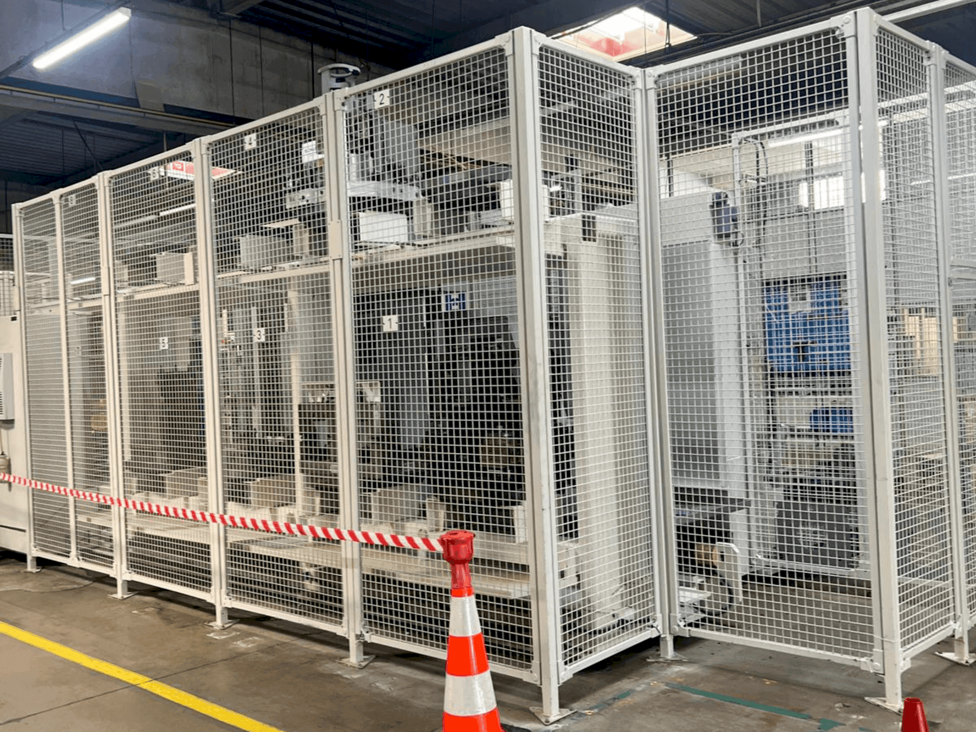 Vista Frontal  da HELLER MCH 250  máquina