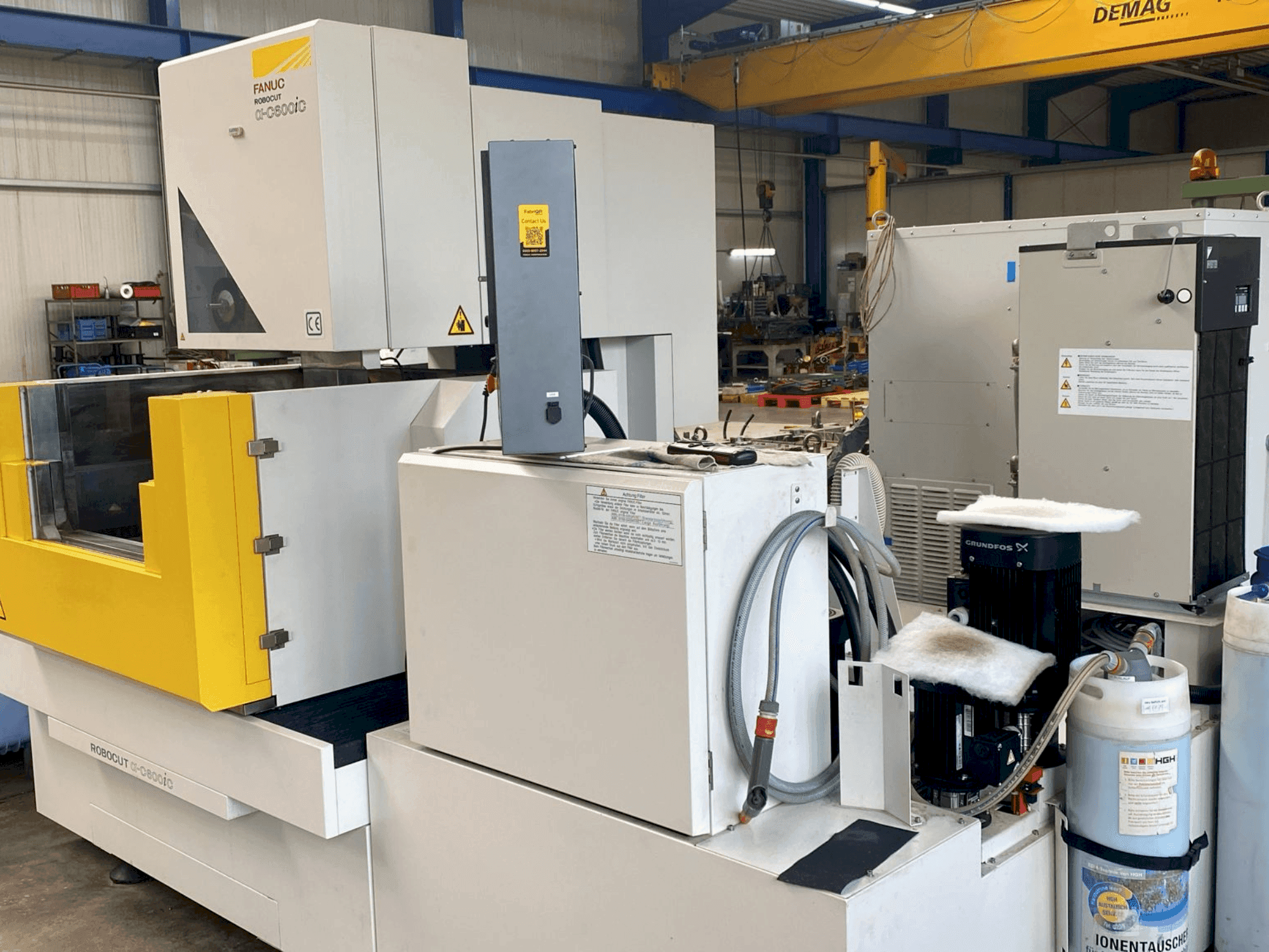 Vista Frontal  da FANUC Robocut a-C600iC - Z400  máquina