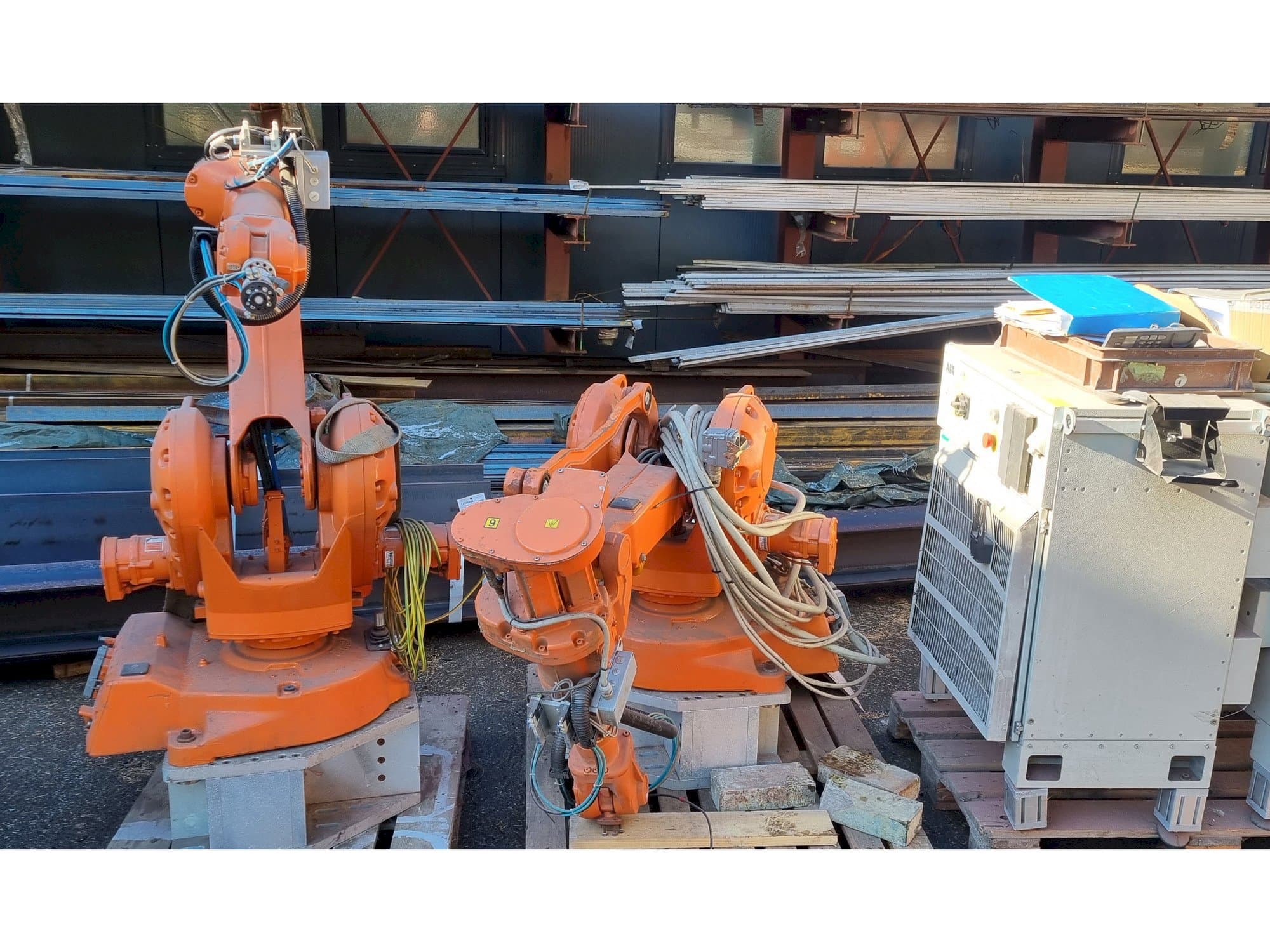 Vista Frontal  da ABB IRB2400 M2000  máquina