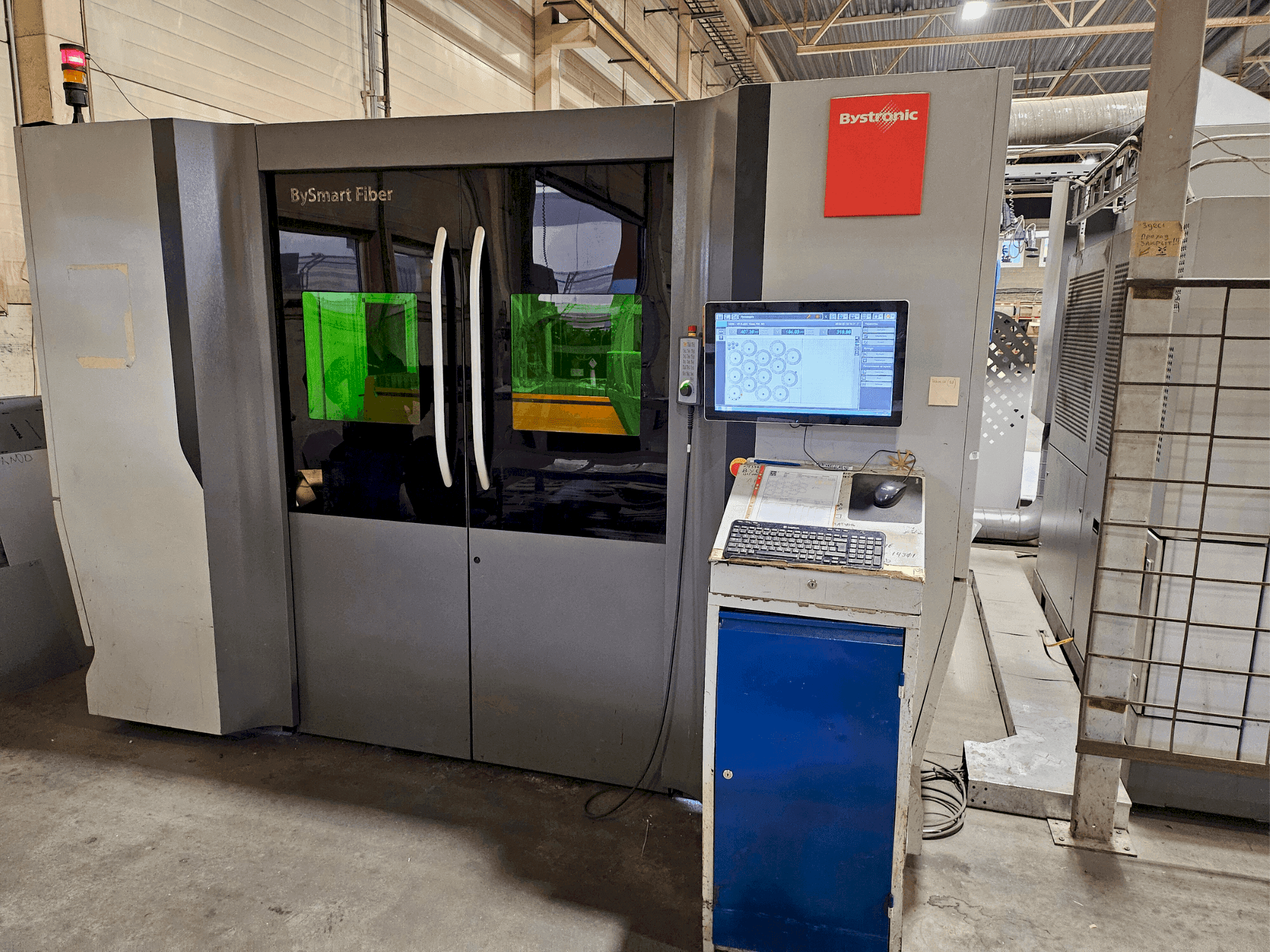 Vista Frontal  da Bystronic BySmart Fiber 3015 6KW  máquina